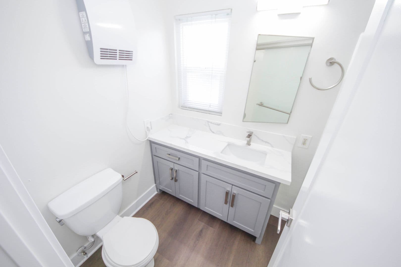 Los Angeles Apartment: 3252 Overland Avenue