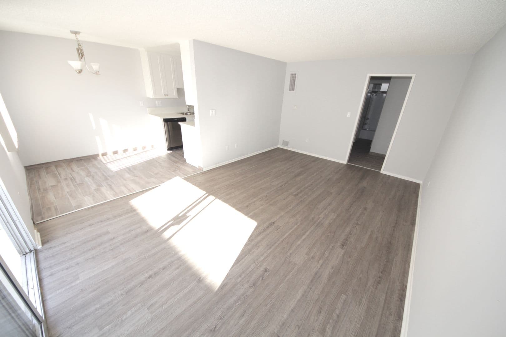 Los Angeles Apartment: 12133, 12135 Mitchell Avenue