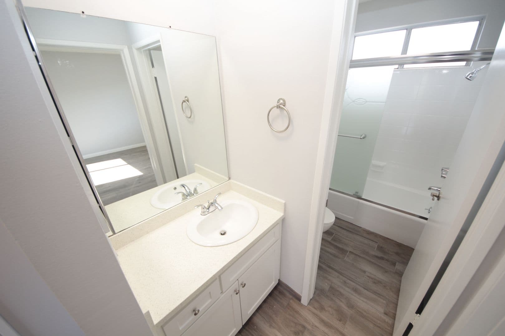 Los Angeles Apartment: 12133, 12135 Mitchell Avenue