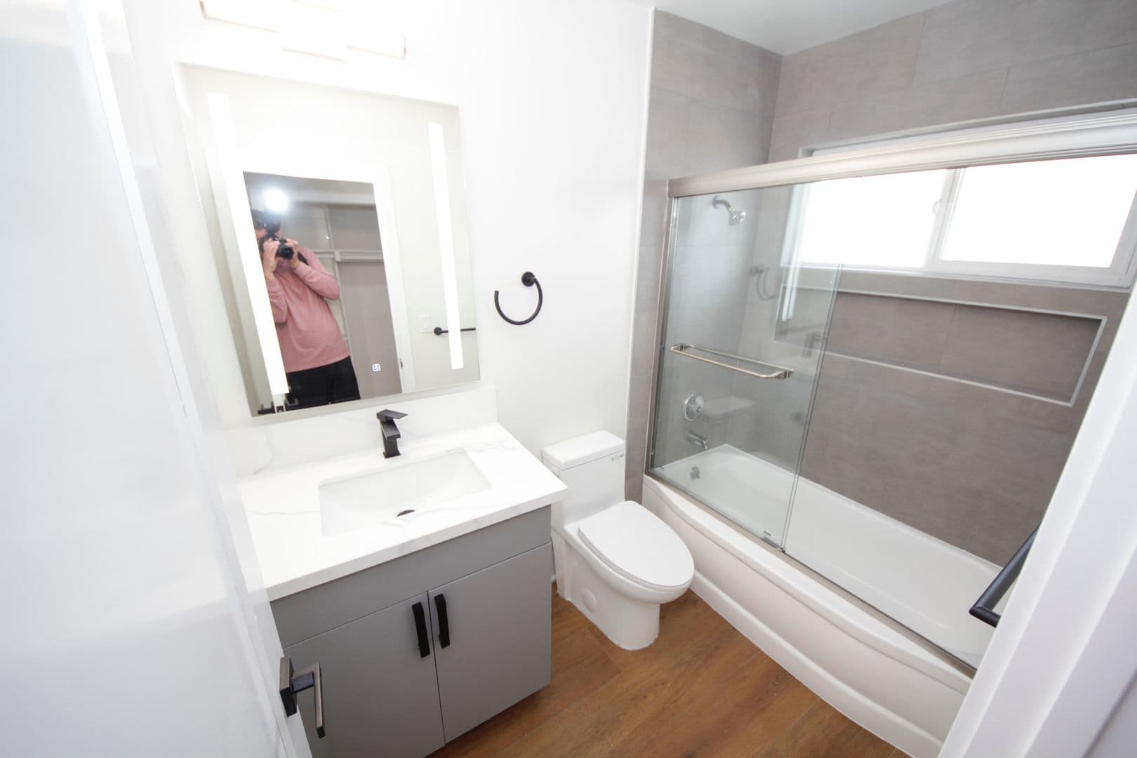 Los Angeles Apartment: 3252 Overland Avenue