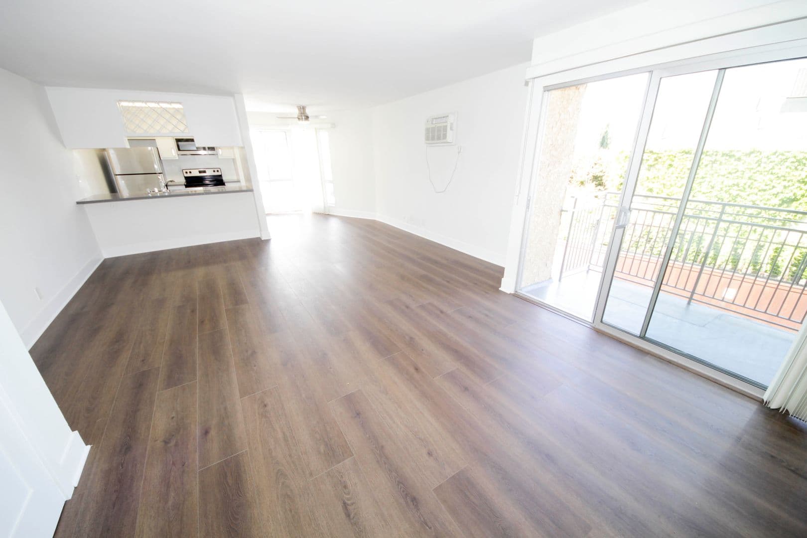 Los Angeles Apartment: 3128 Overland Avenue