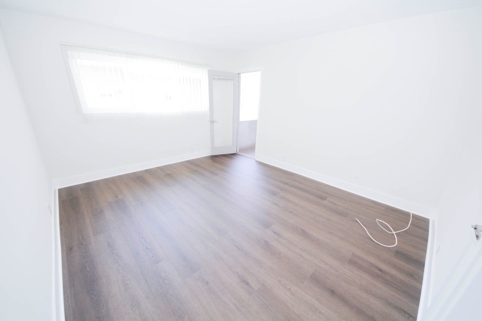 Los Angeles Apartment: 3252 Overland Avenue