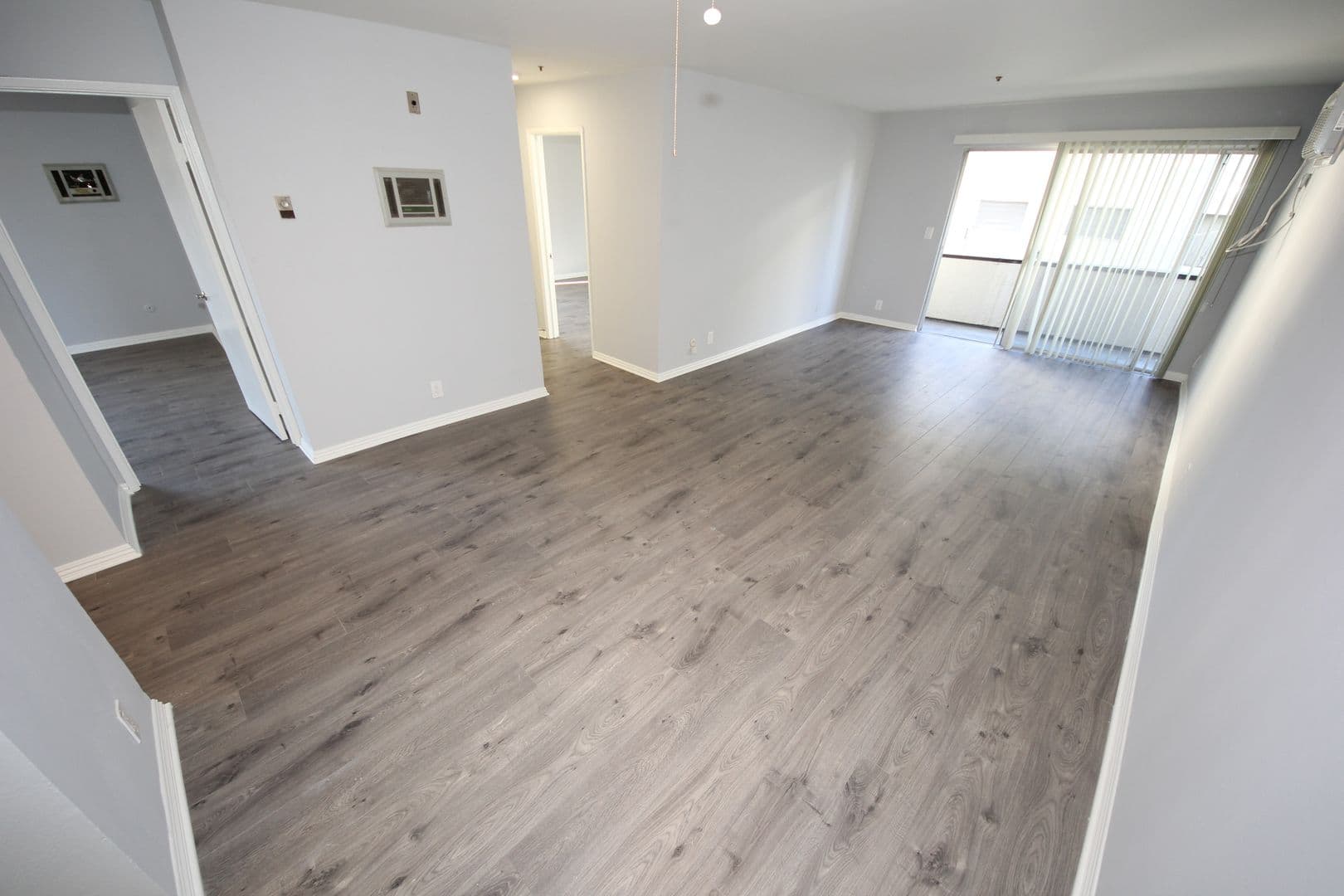 Los Angeles Apartment: 10615 Rose Avenue