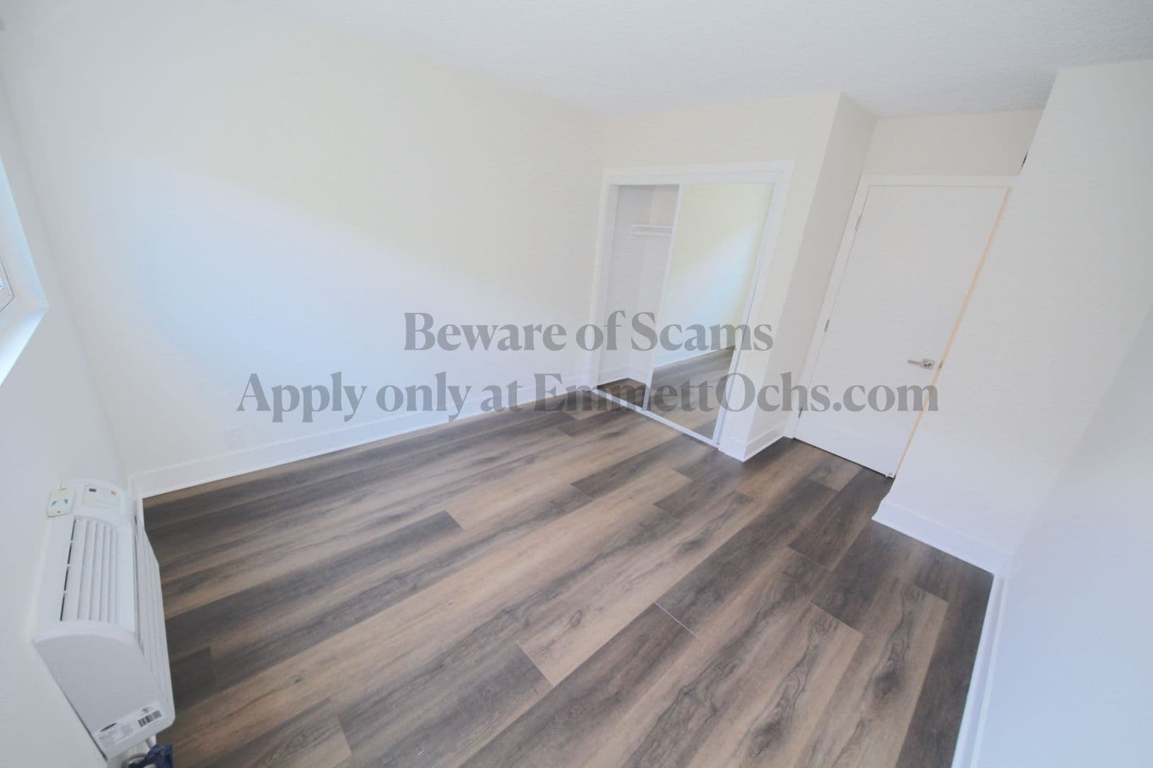 Los Angeles Apartment: 3252 Overland Avenue
