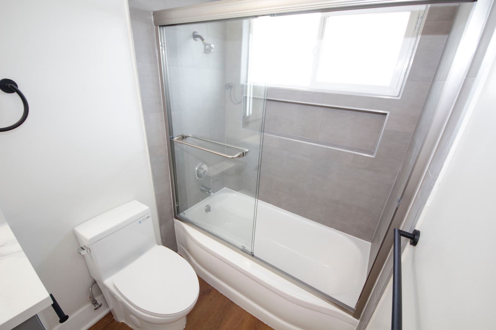 Los Angeles Apartment: 3252 Overland Avenue