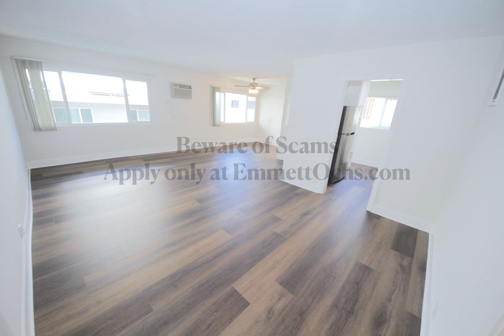 Los Angeles Apartment: 3252 Overland Avenue