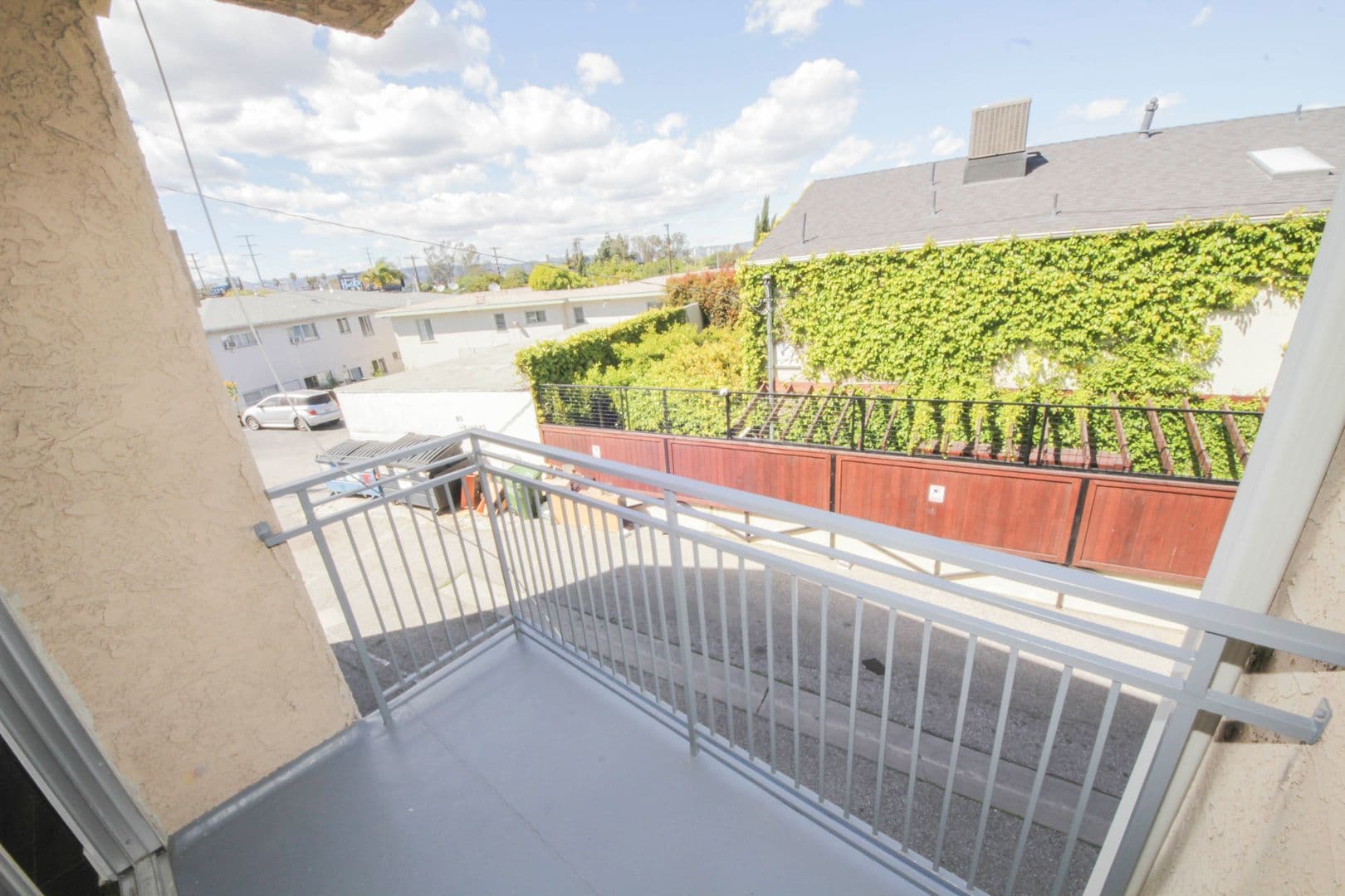 Los Angeles Apartment: 3128 Overland Avenue