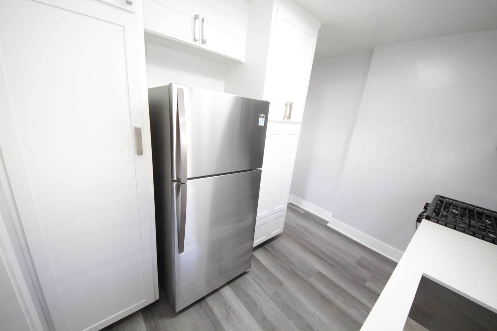 Los Angeles Apartment: 3252 Overland Avenue