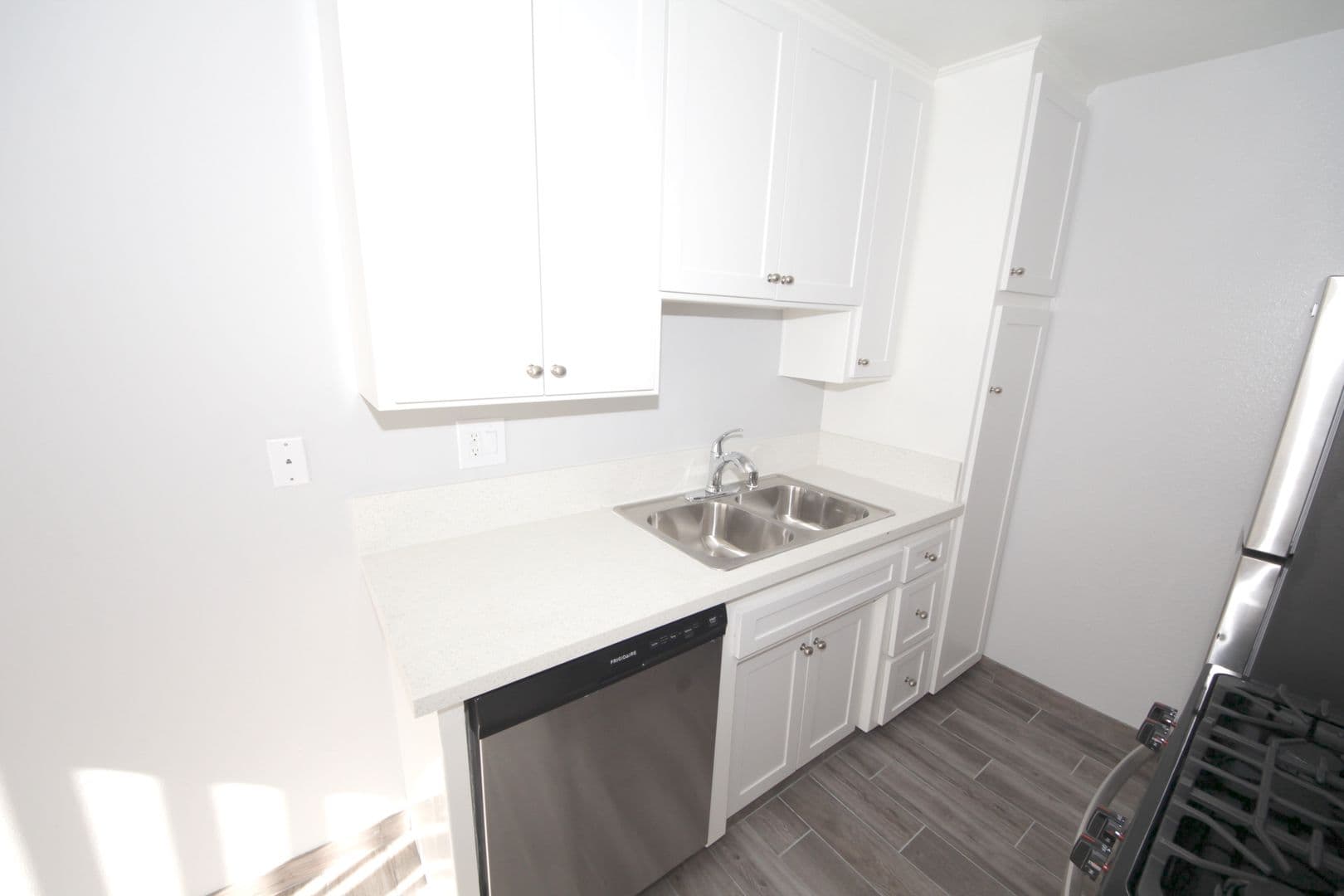 Los Angeles Apartment: 12133, 12135 Mitchell Avenue