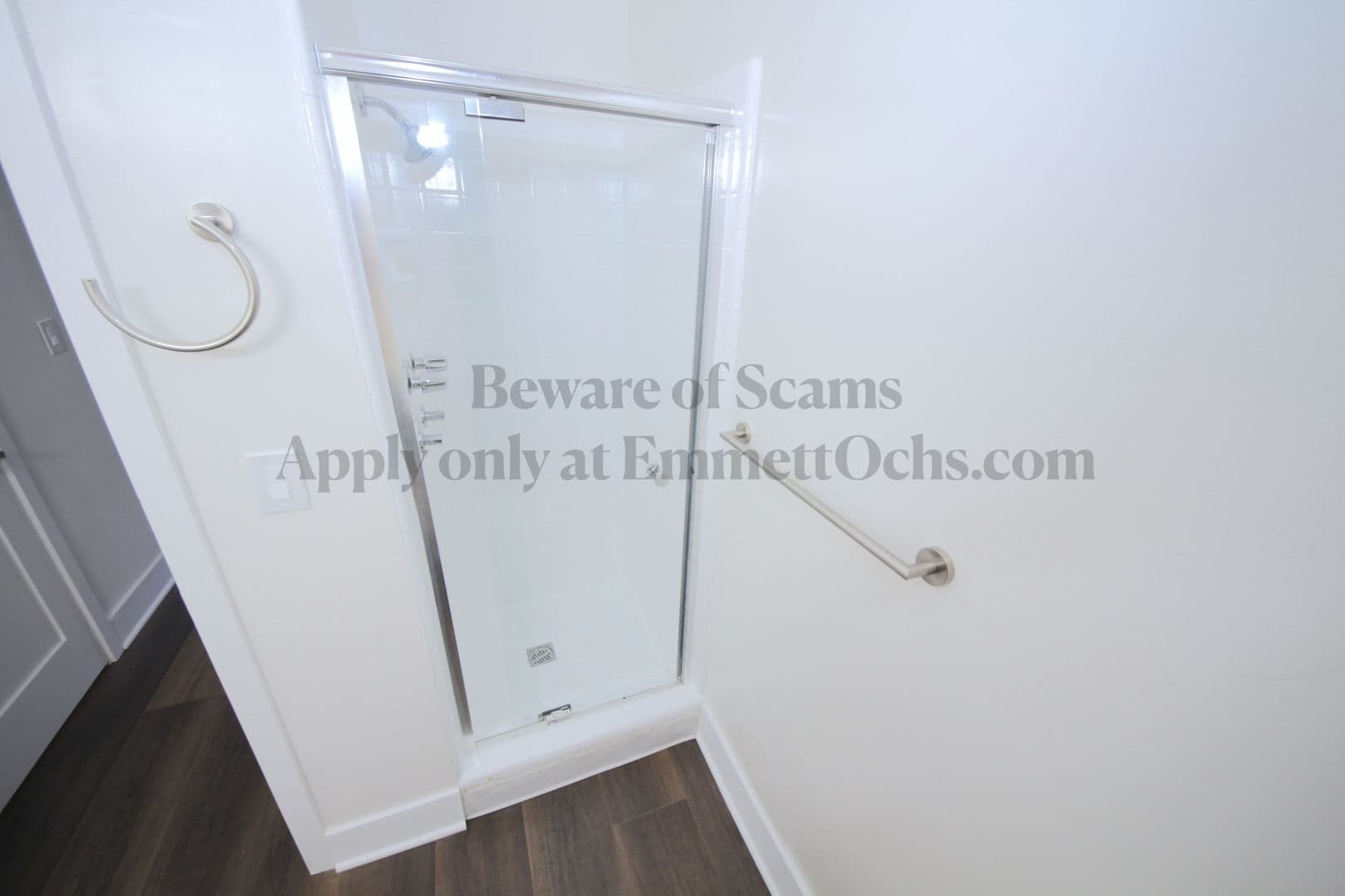 Los Angeles Apartment: 3252 Overland Avenue