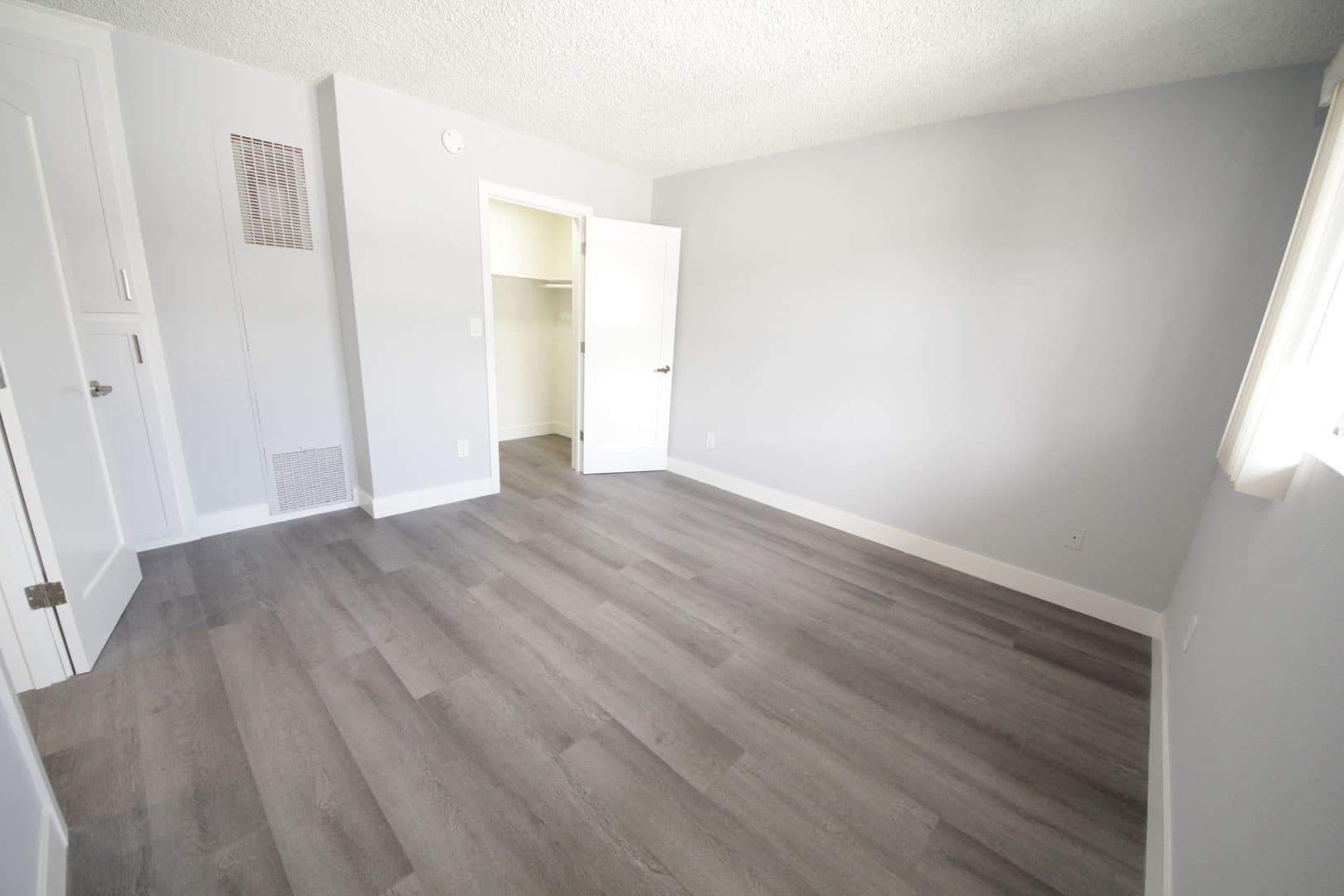 Los Angeles Apartment: 12133, 12135 Mitchell Avenue