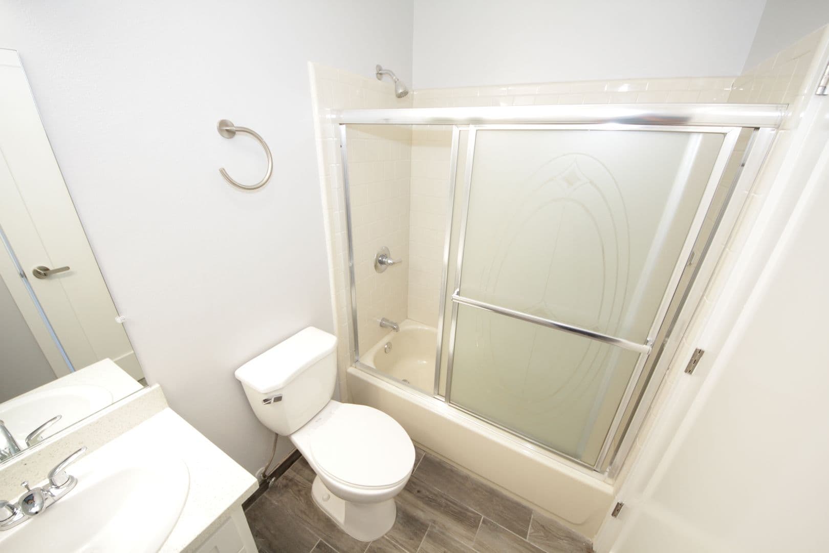 Los Angeles Apartment: 2647 South Barrington Avenue