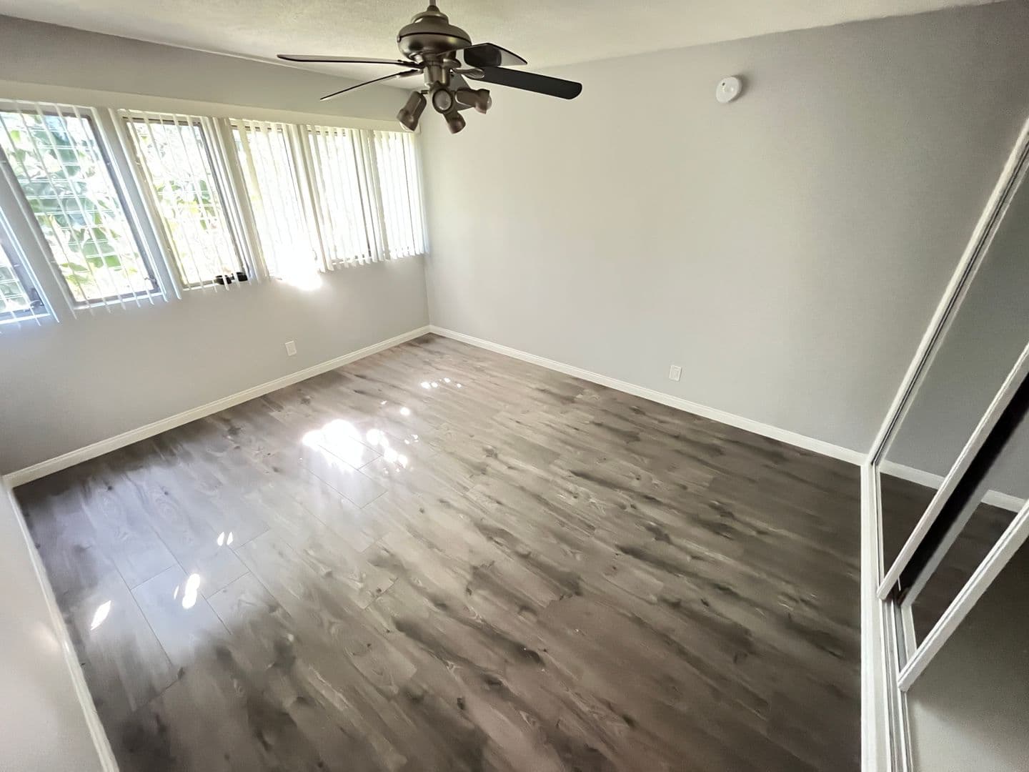 West Hollywood Apartment: 8221 De Longpre Avenue