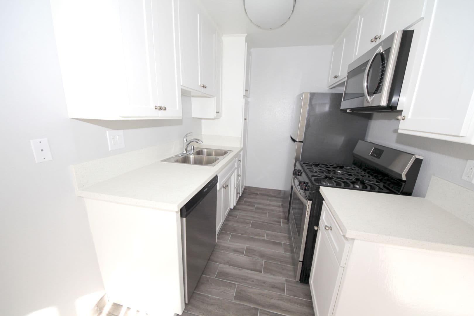 Los Angeles Apartment: 12133, 12135 Mitchell Avenue