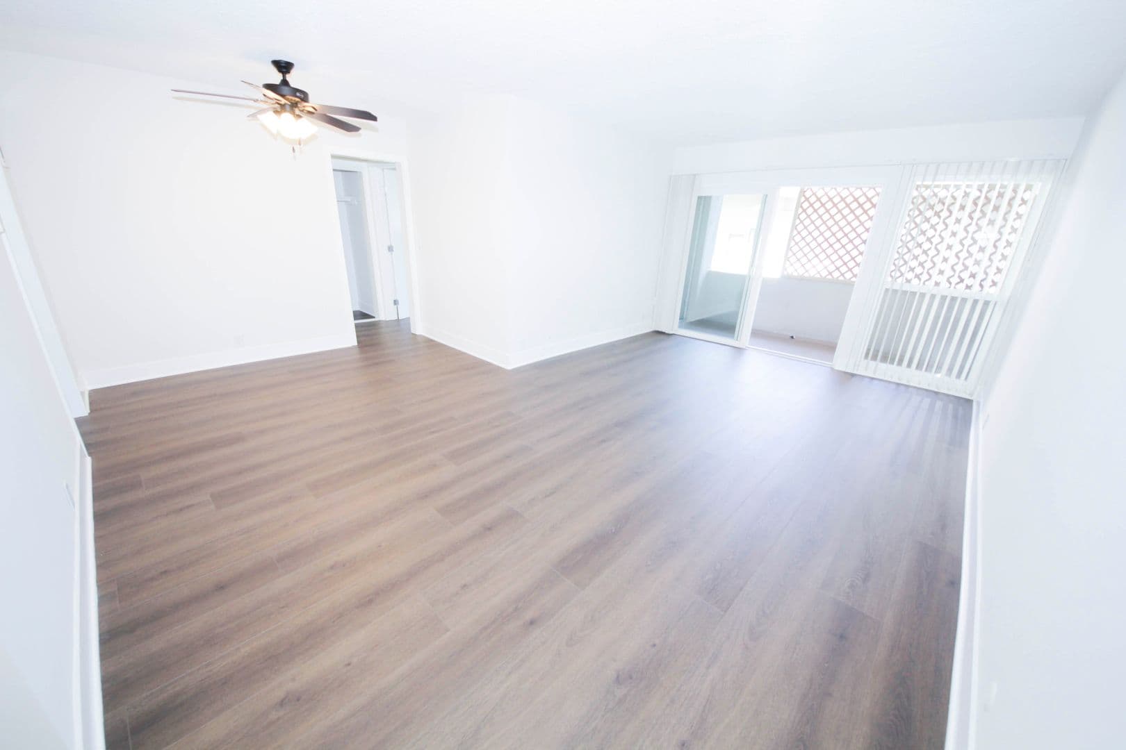 Los Angeles Apartment: 3252 Overland Avenue
