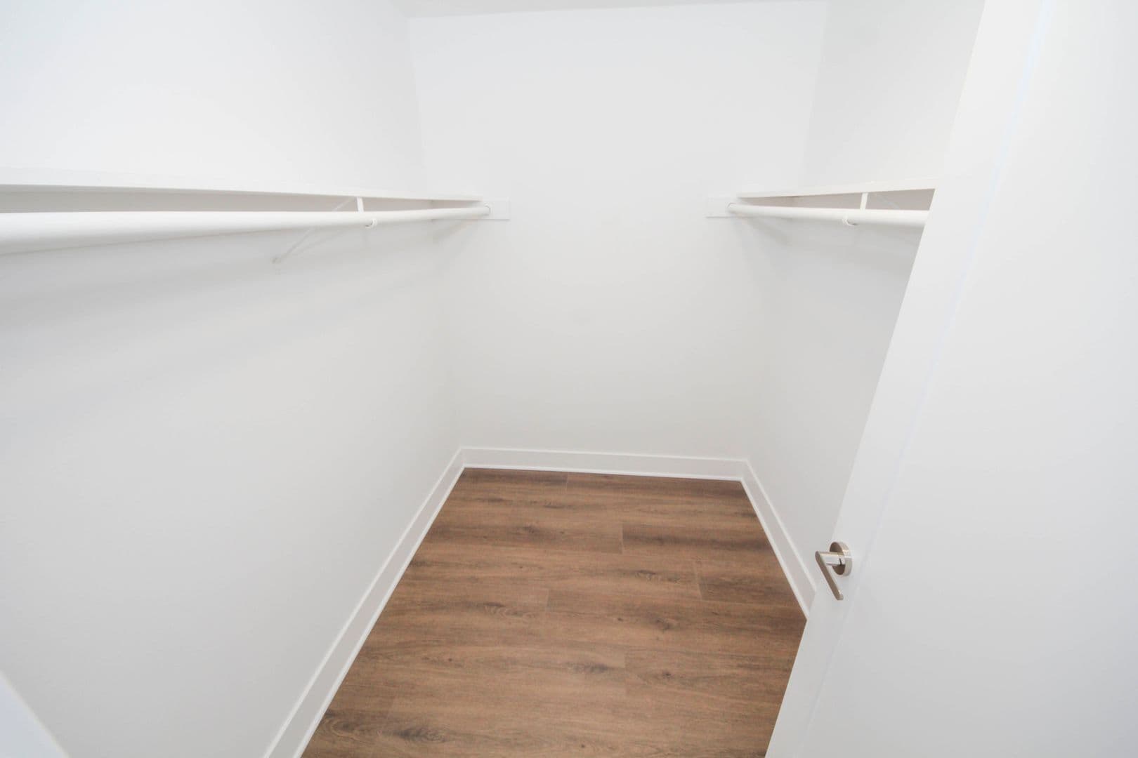 Los Angeles Apartment: 3128 Overland Avenue