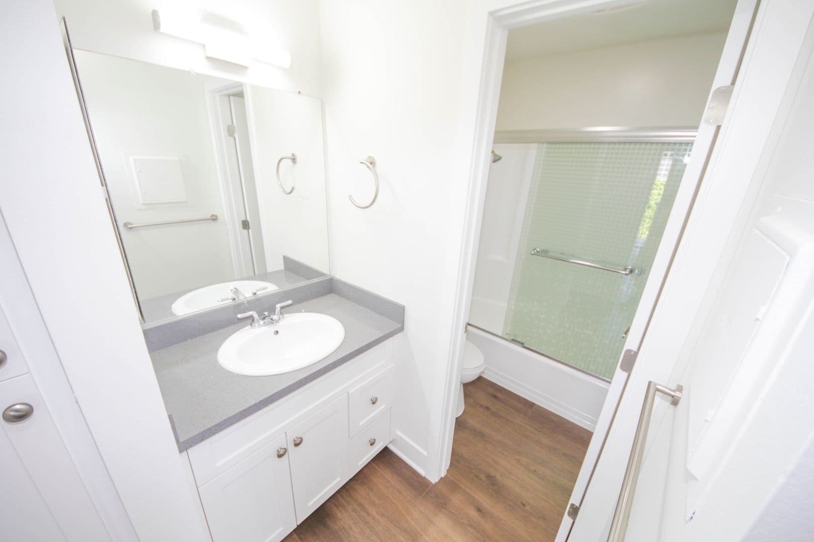 Los Angeles Apartment: 3128 Overland Avenue
