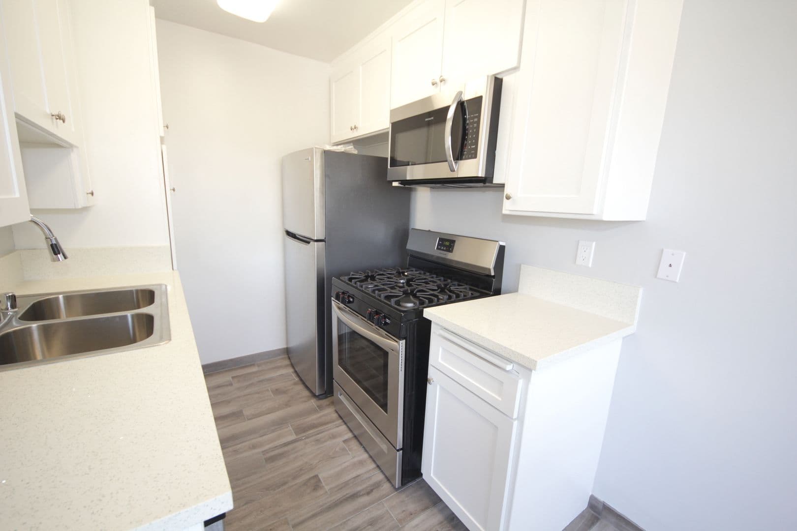 Los Angeles Apartment: 12133, 12135 Mitchell Avenue