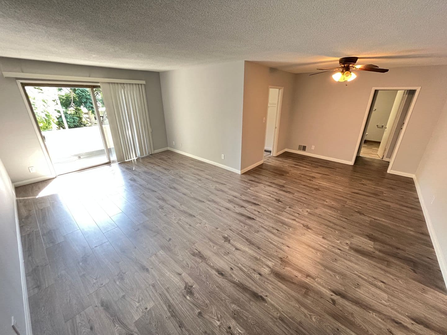 West Hollywood Apartment: 8221 De Longpre Avenue