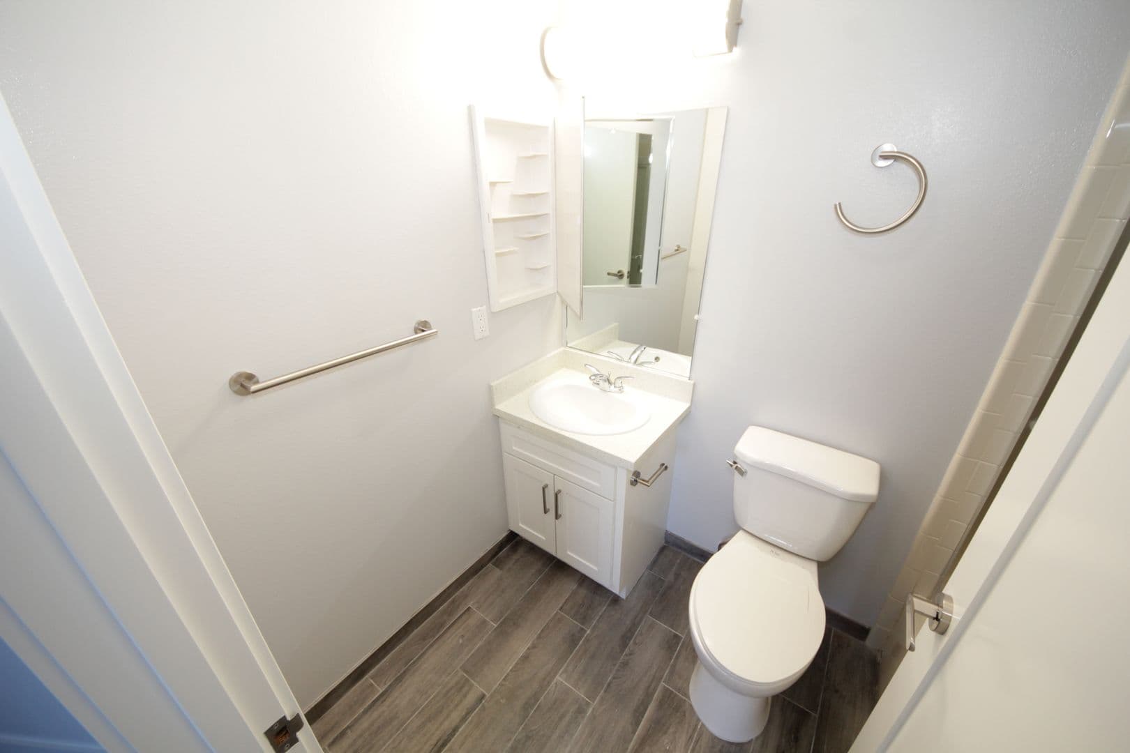 Los Angeles Apartment: 2647 South Barrington Avenue