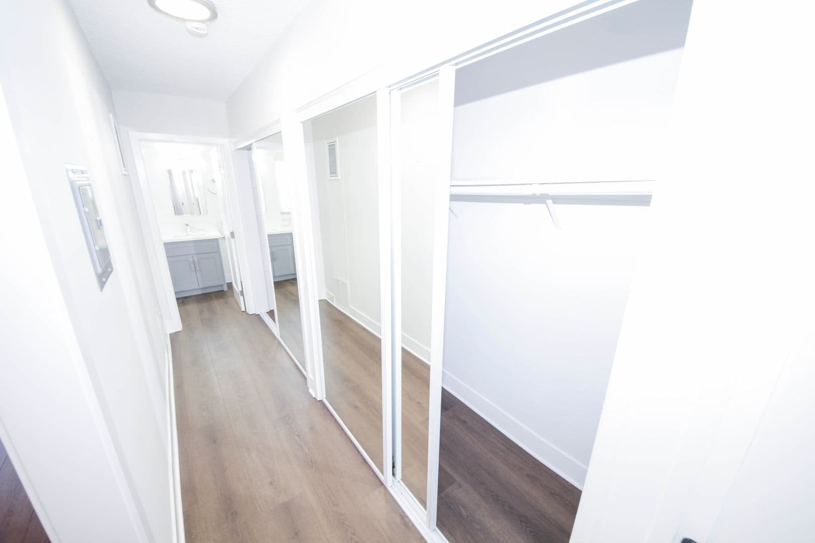 Los Angeles Apartment: 3252 Overland Avenue
