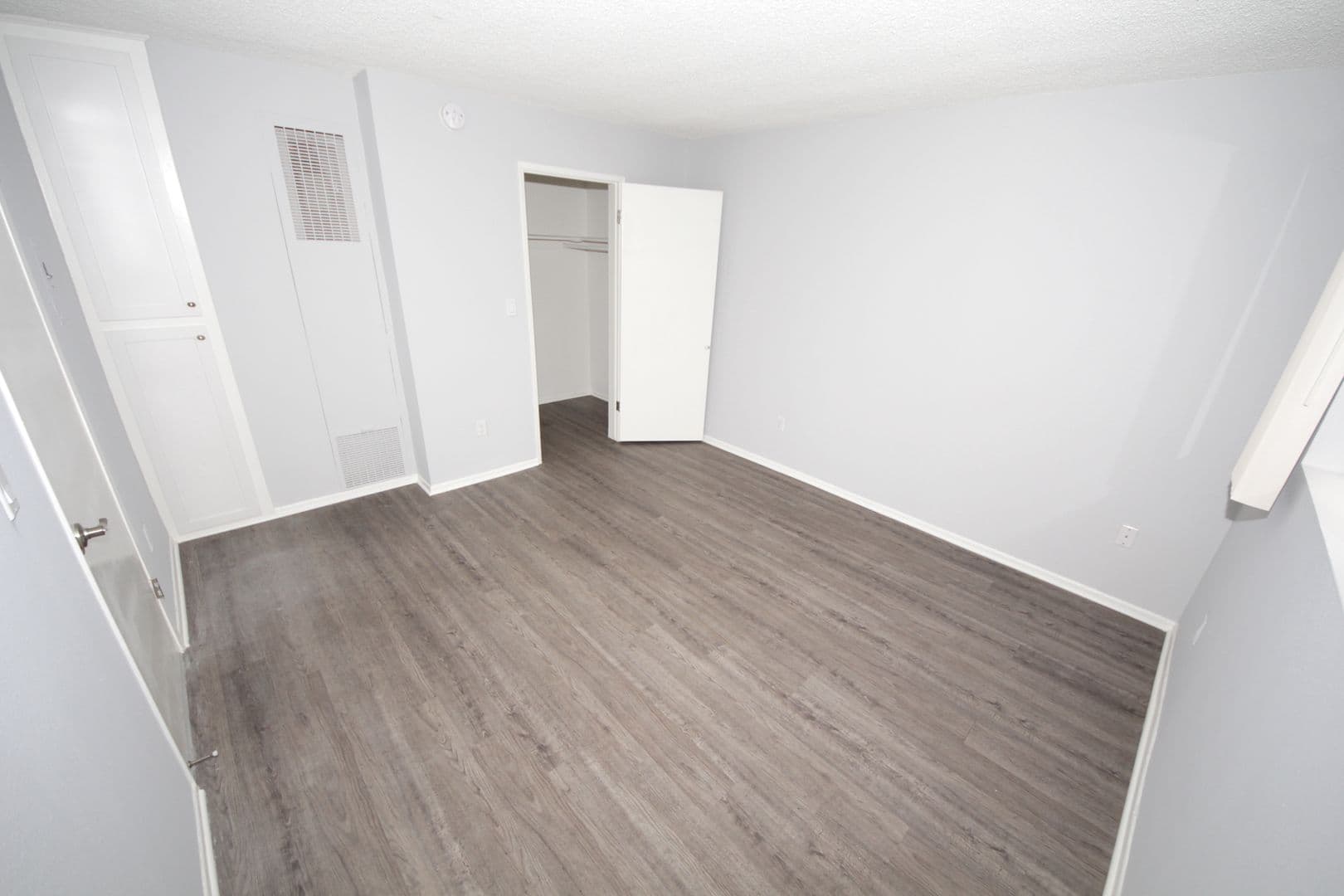 Los Angeles Apartment: 12133, 12135 Mitchell Avenue
