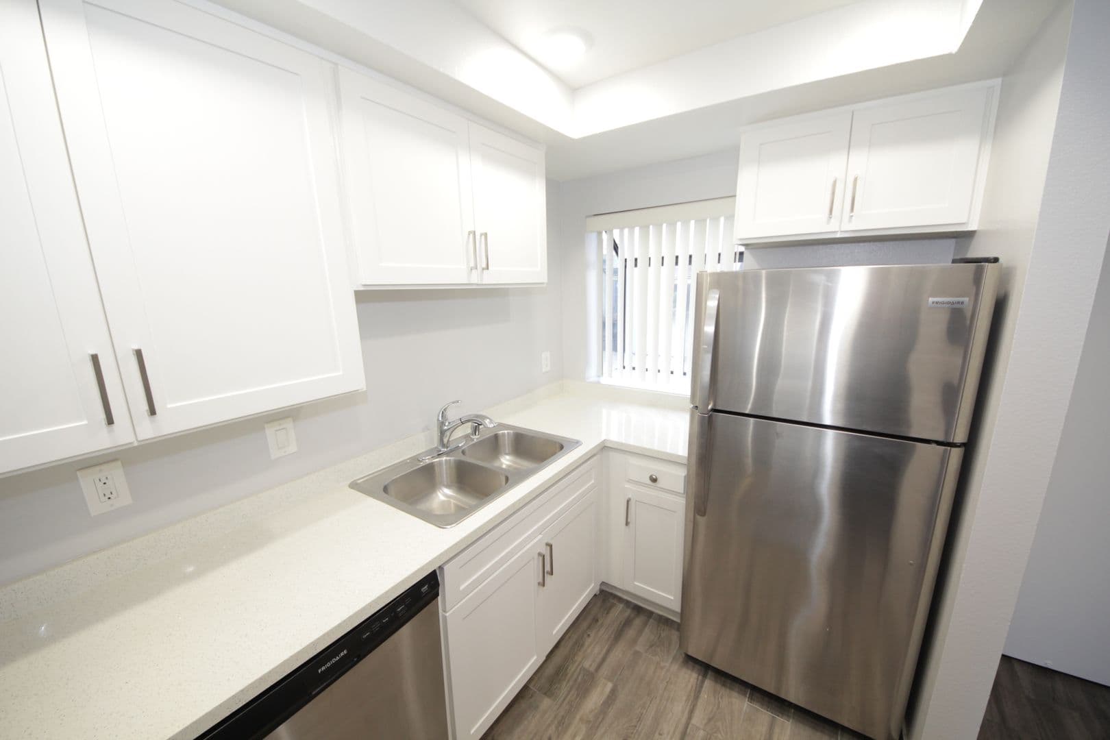 Los Angeles Apartment: 2647 South Barrington Avenue