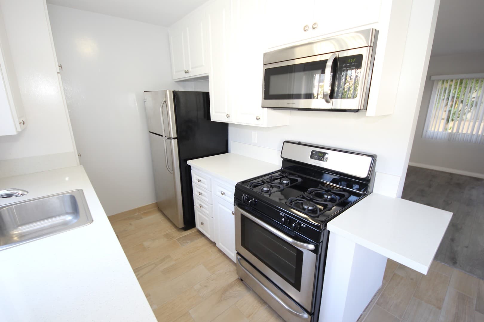 Santa Monica Apartment: 1518 9th Street