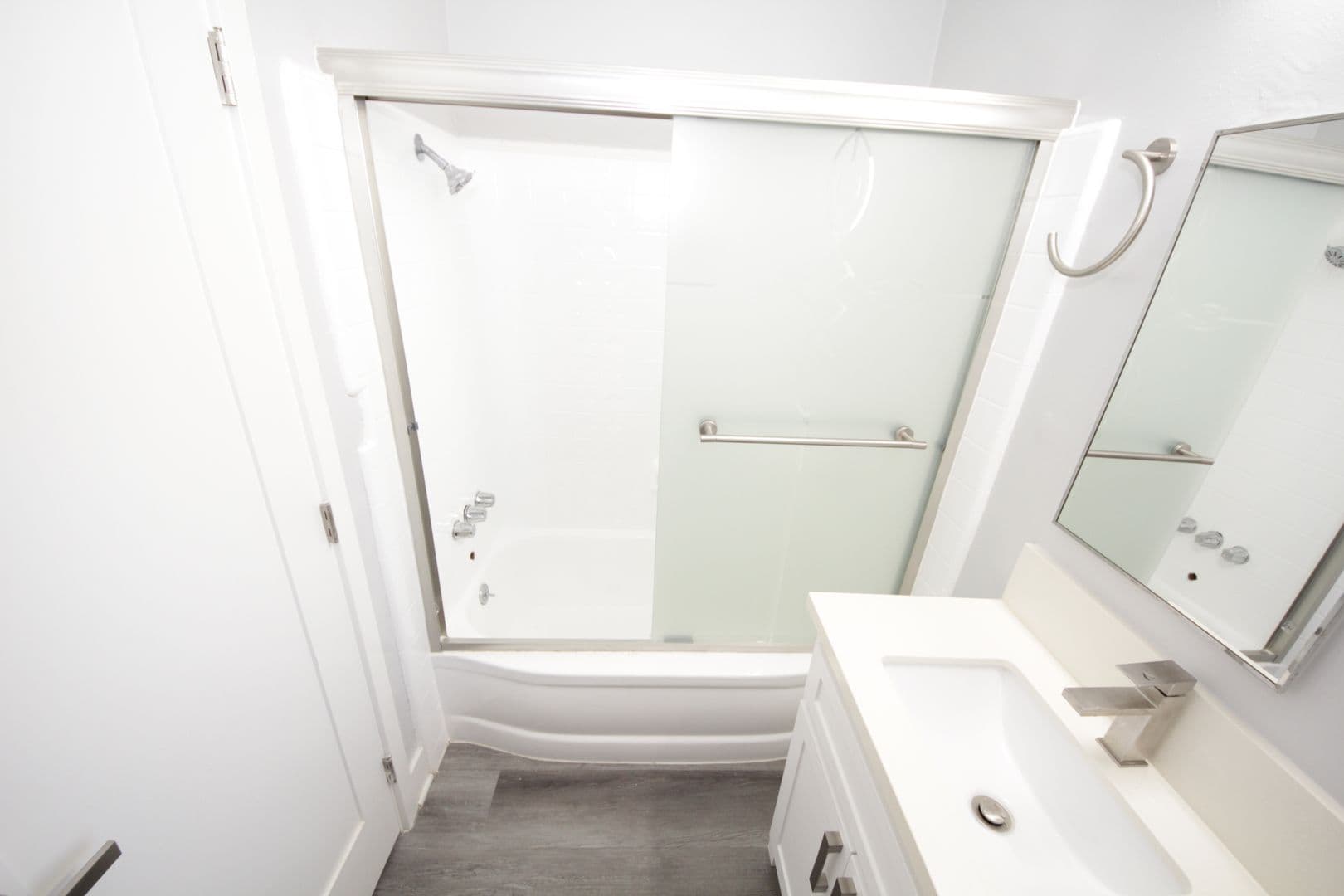 Los Angeles Apartment: 3252 Overland Avenue