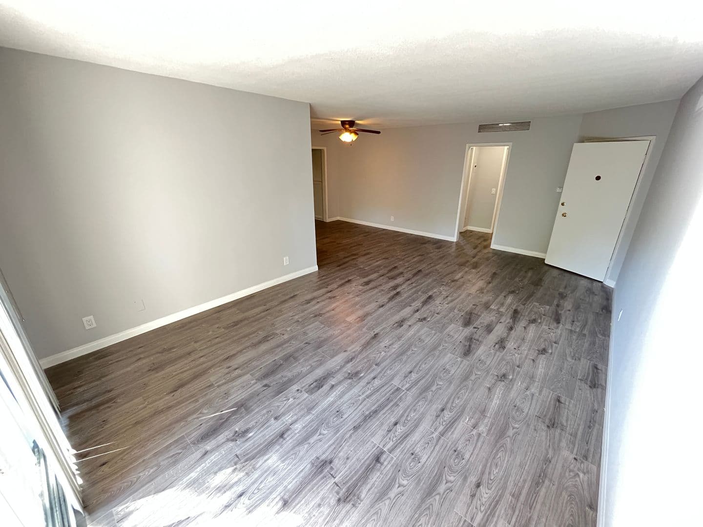 West Hollywood Apartment: 8221 De Longpre Avenue