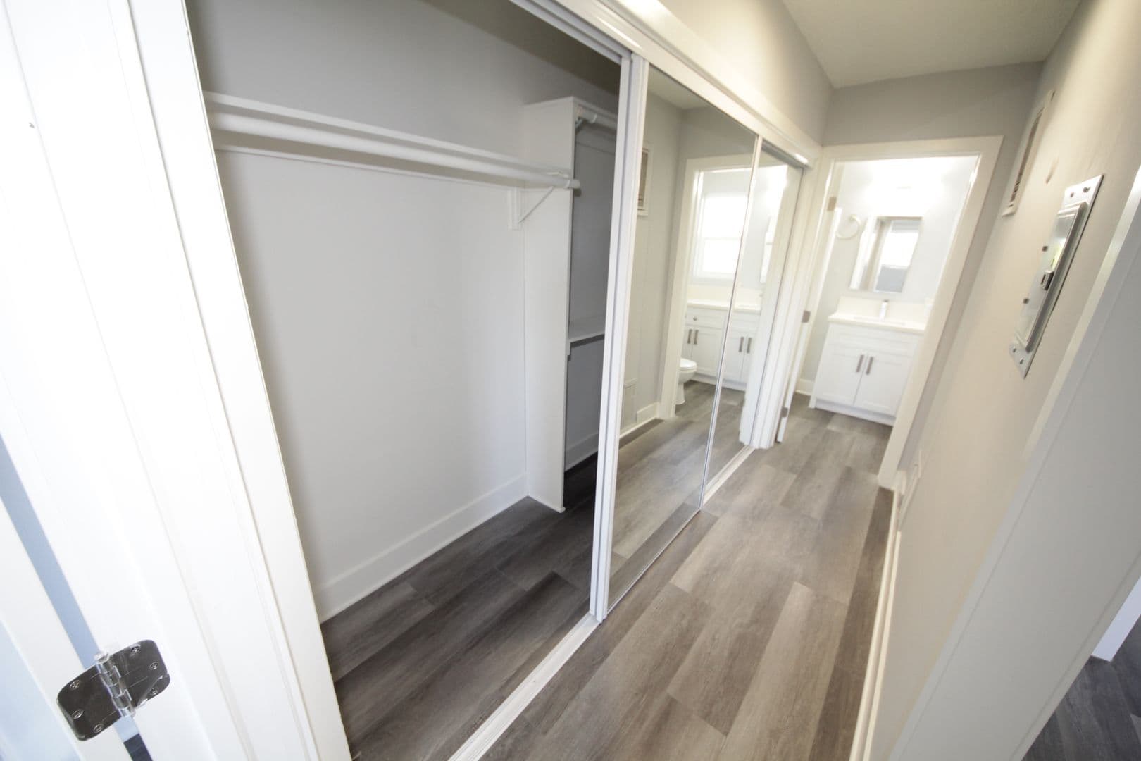 Los Angeles Apartment: 3252 Overland Avenue