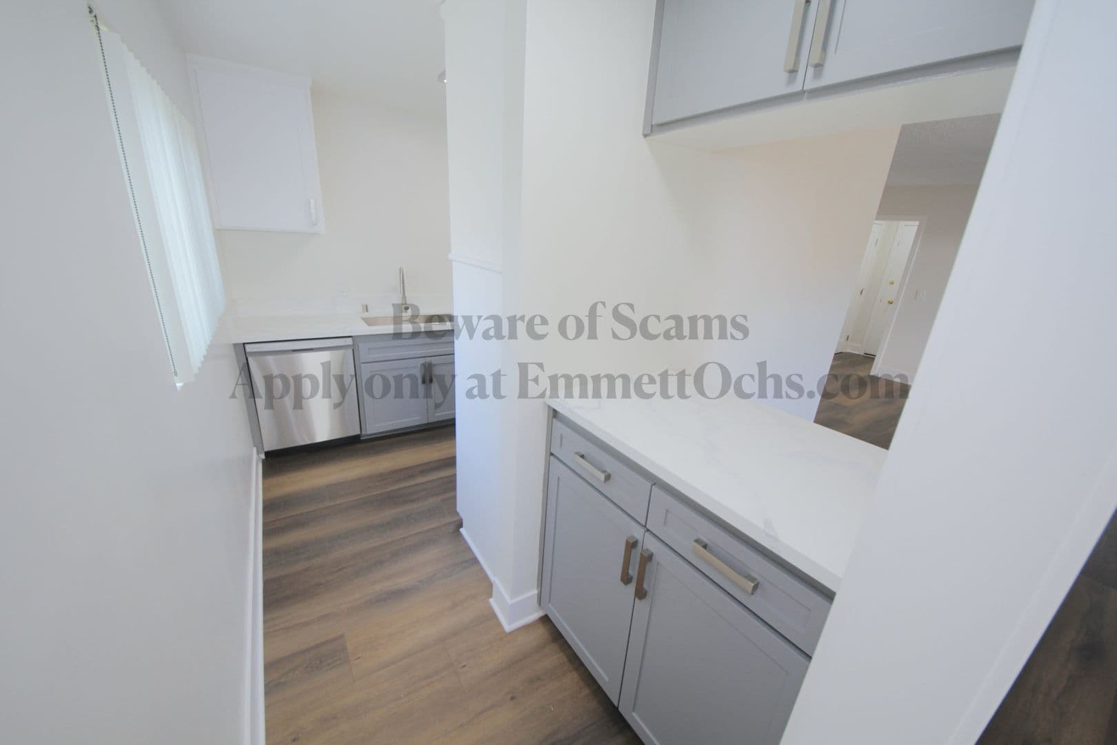 Los Angeles Apartment: 3252 Overland Avenue