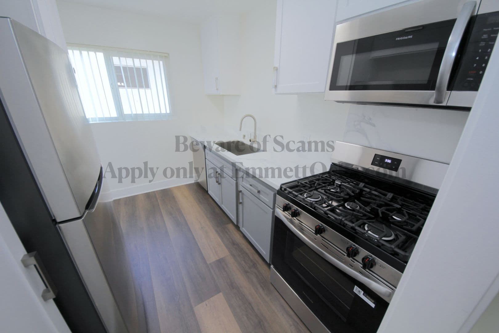 Los Angeles Apartment: 3252 Overland Avenue