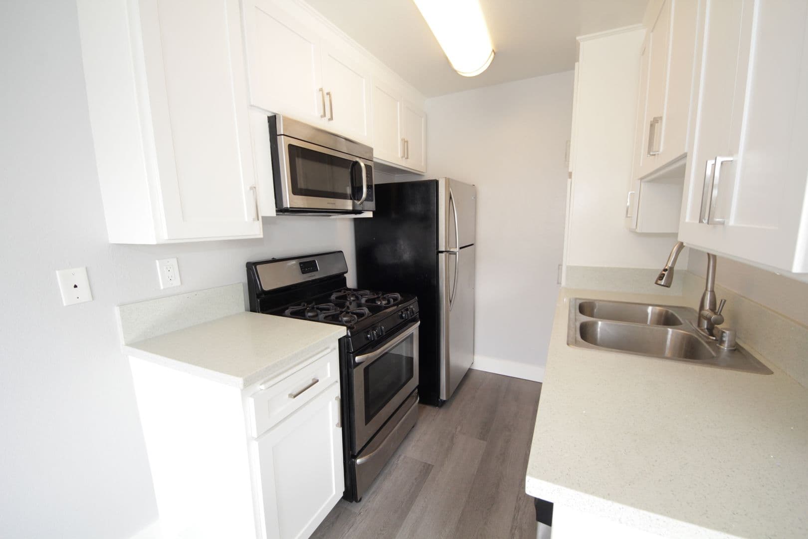 Los Angeles Apartment: 12133, 12135 Mitchell Avenue
