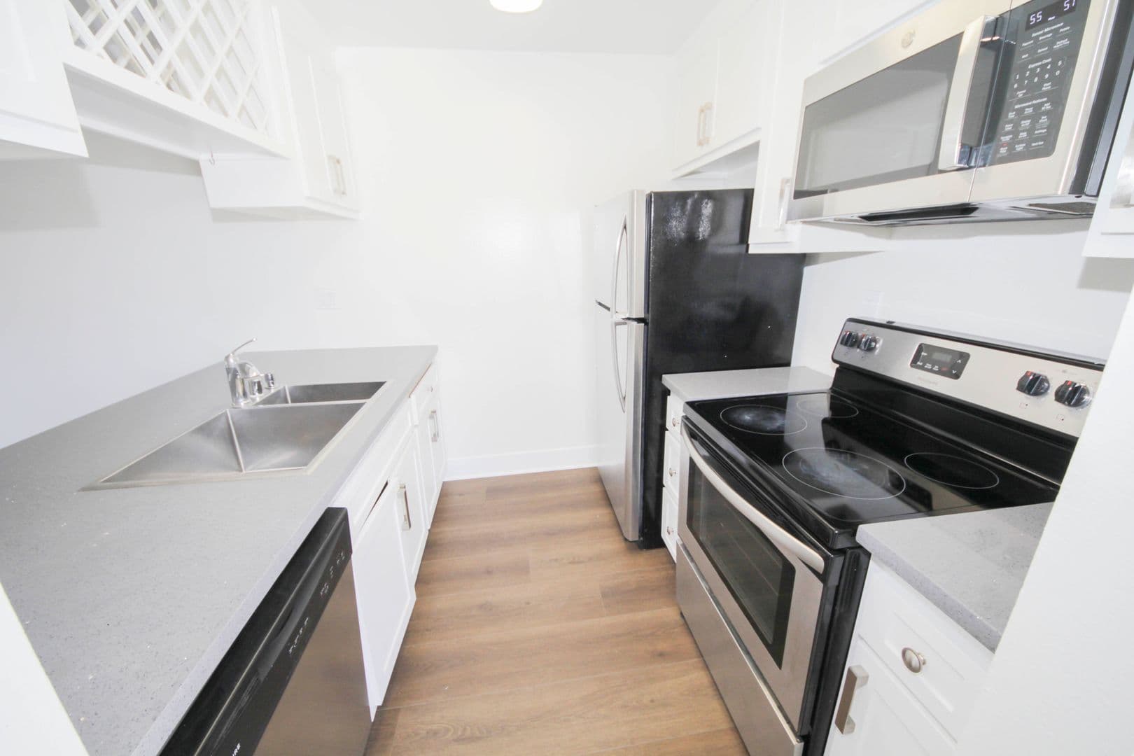 Los Angeles Apartment: 3128 Overland Avenue