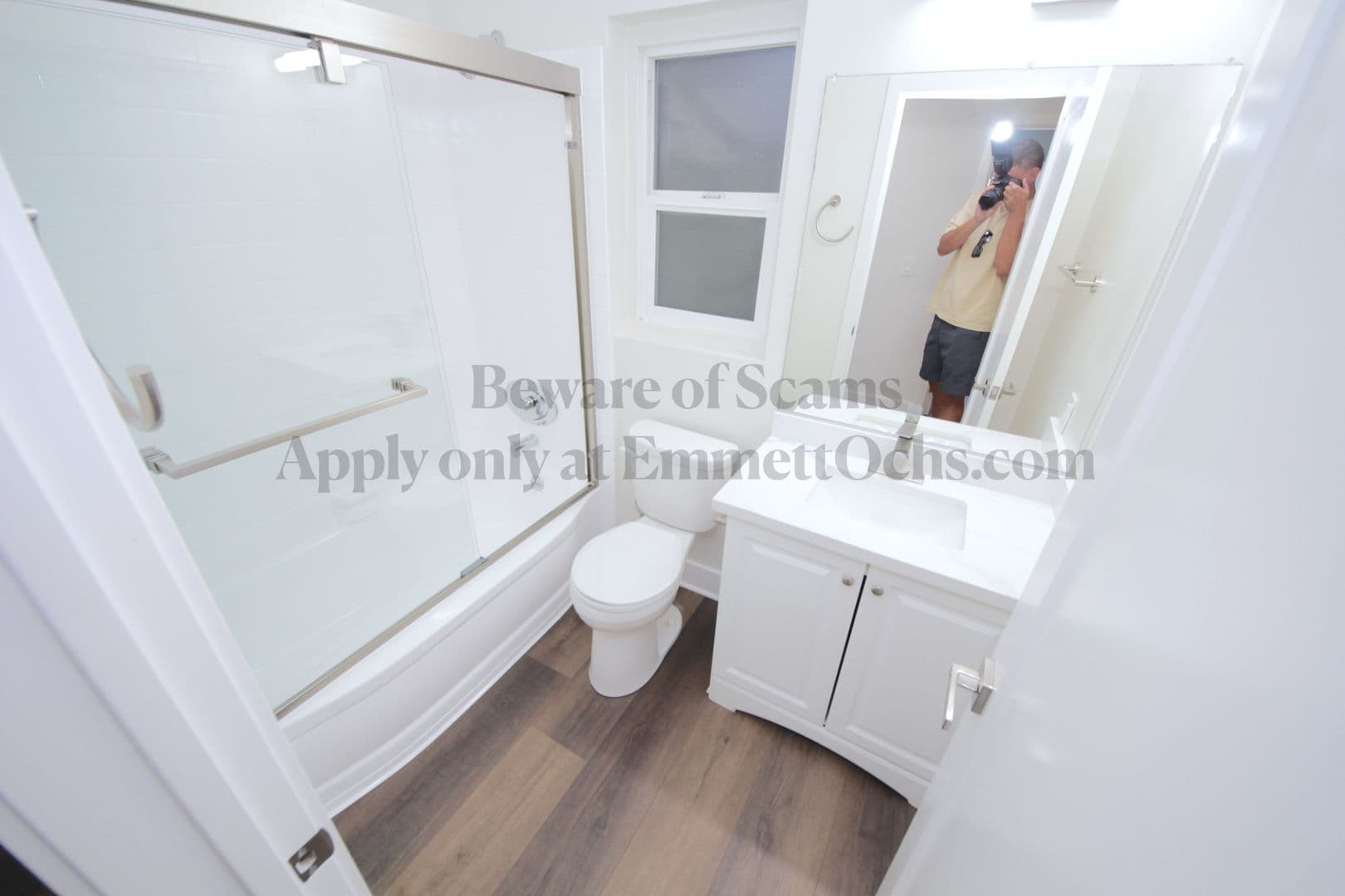 Los Angeles Apartment: 3252 Overland Avenue