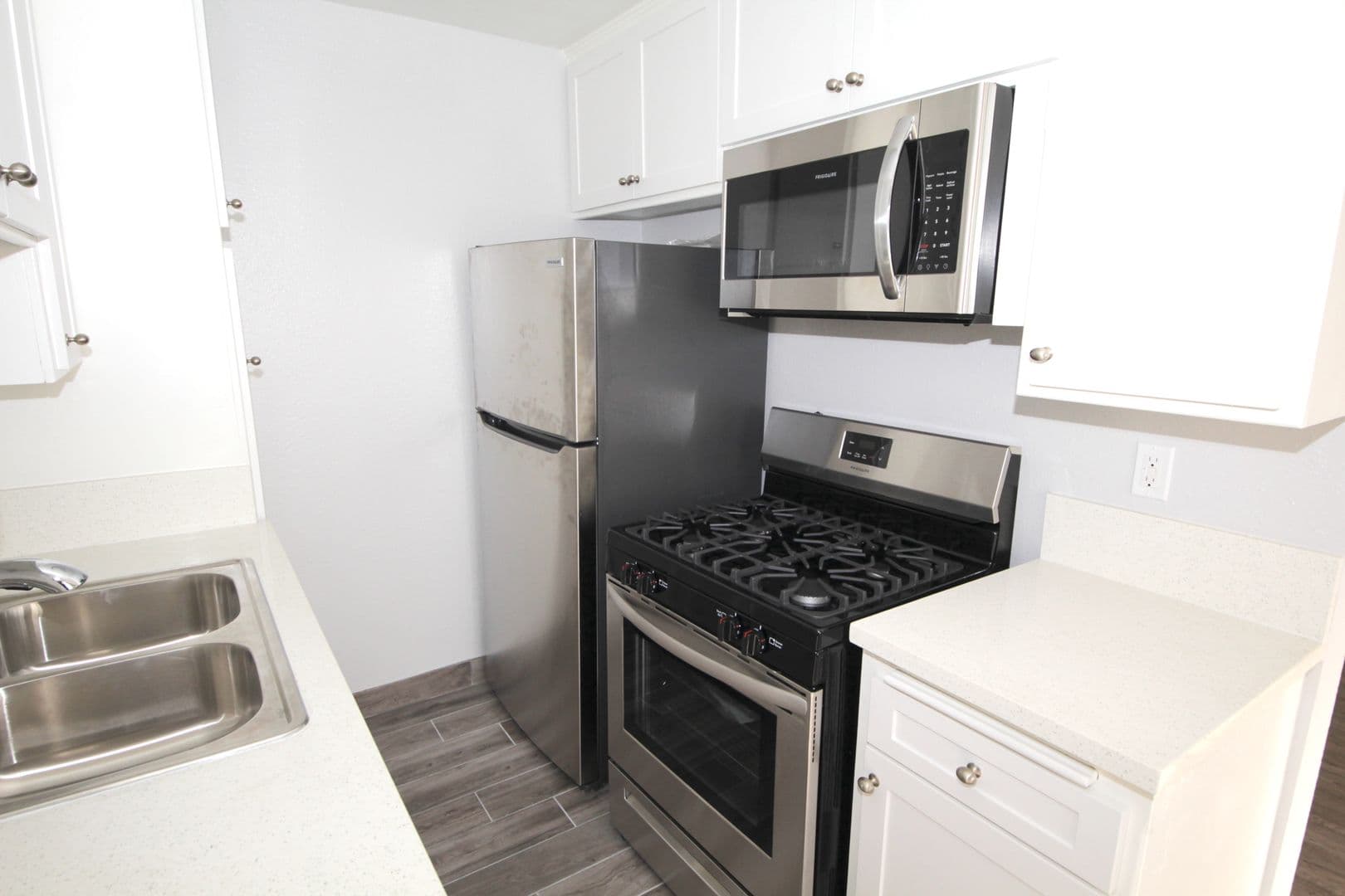 Los Angeles Apartment: 12133, 12135 Mitchell Avenue