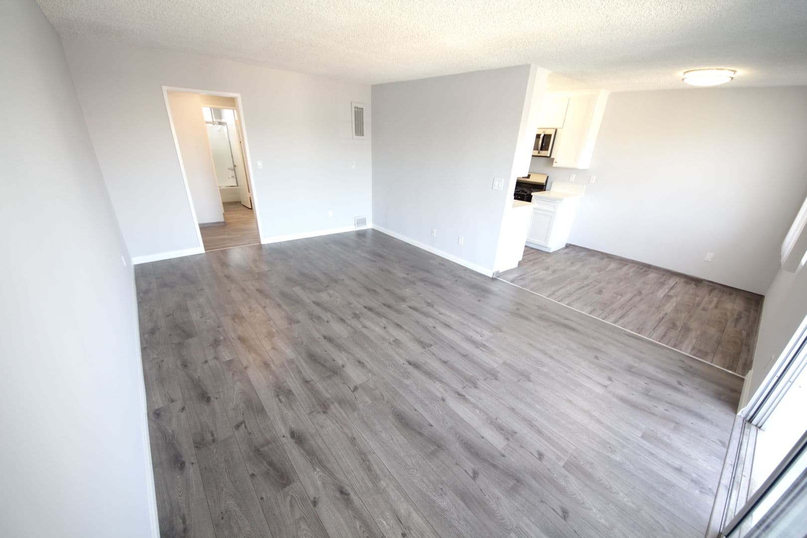 Los Angeles Apartment: 12133, 12135 Mitchell Avenue