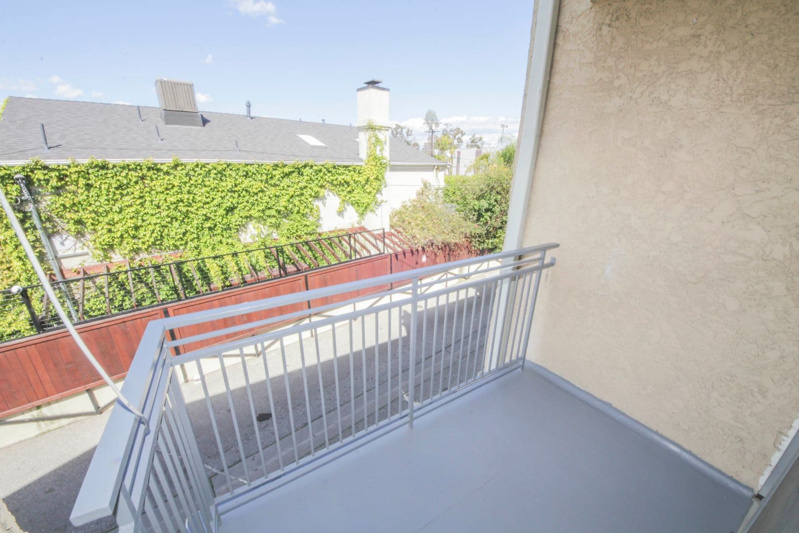 Los Angeles Apartment: 3128 Overland Avenue