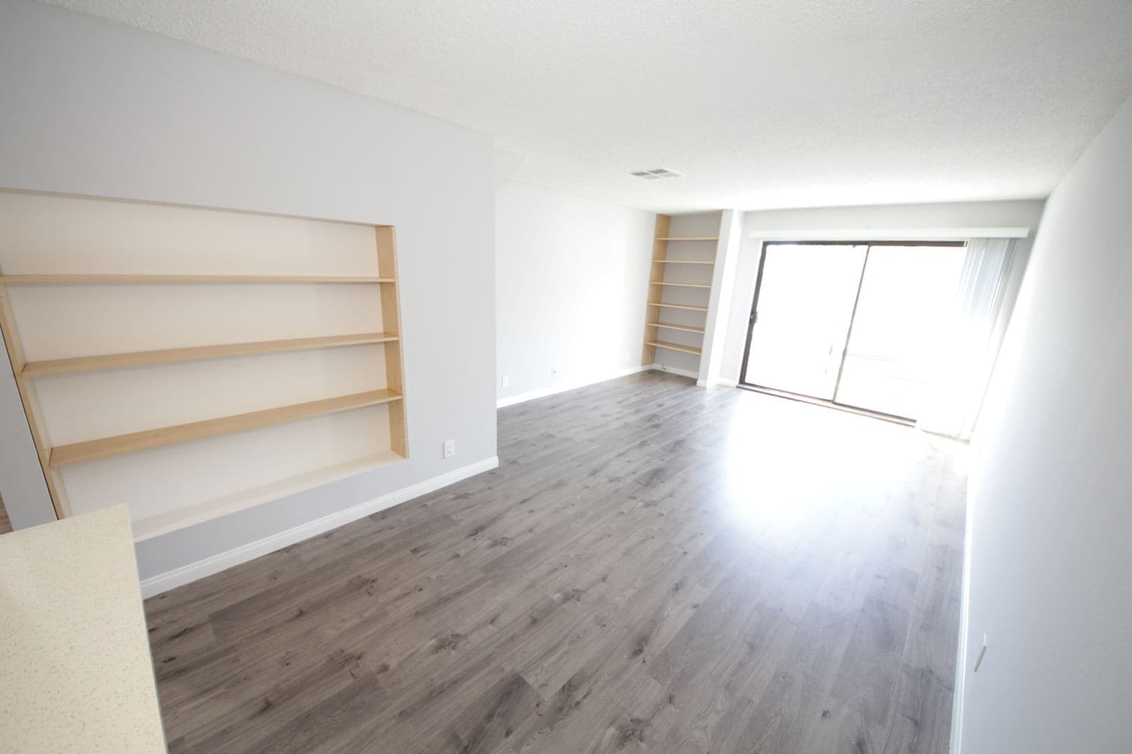 Los Angeles Apartment: 2647 South Barrington Avenue