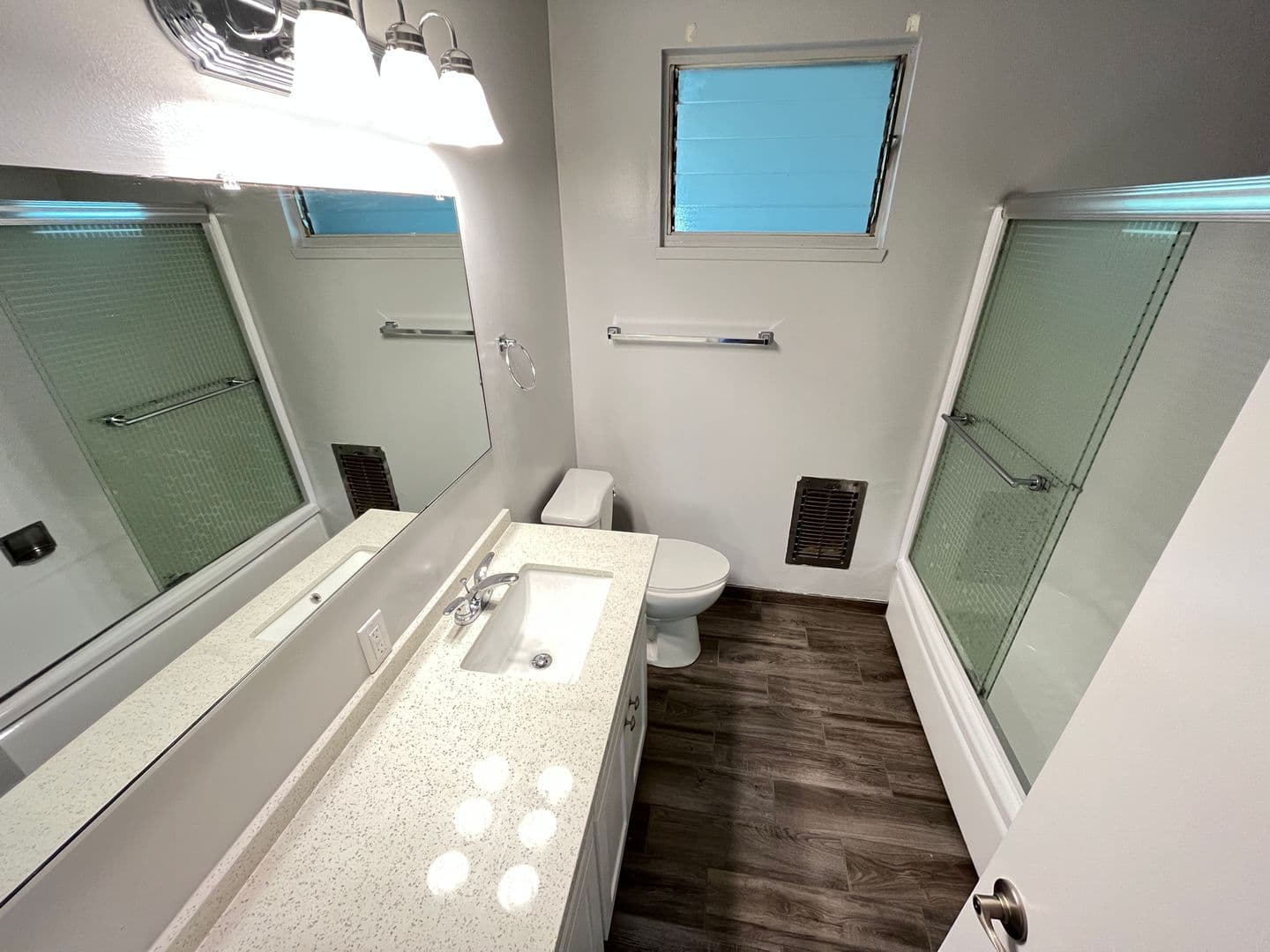 West Hollywood Apartment: 8221 De Longpre Avenue