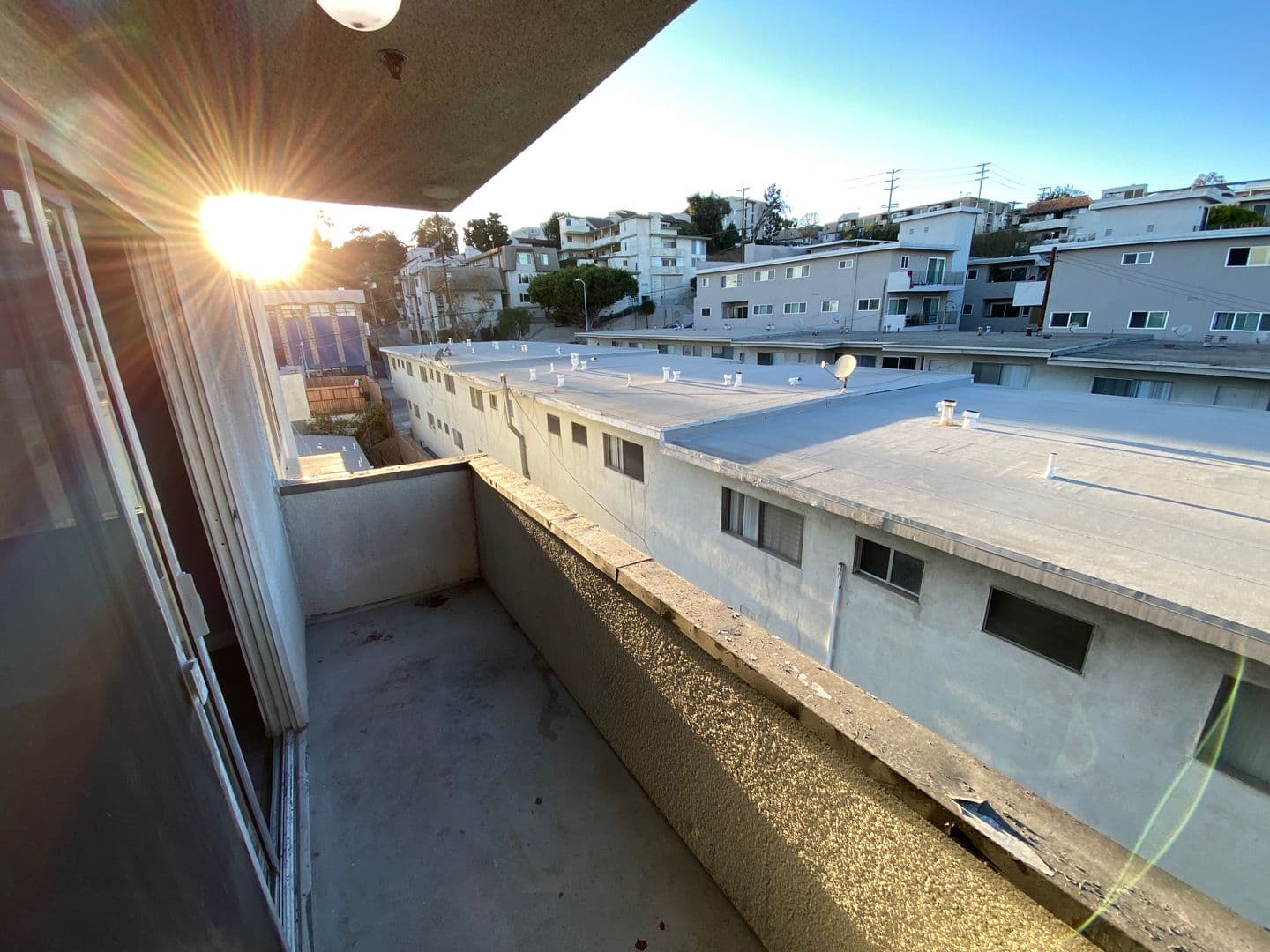 Los Angeles Apartment: 10615 Rose Avenue
