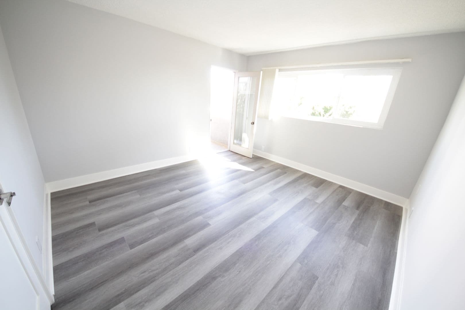 Los Angeles Apartment: 3252 Overland Avenue