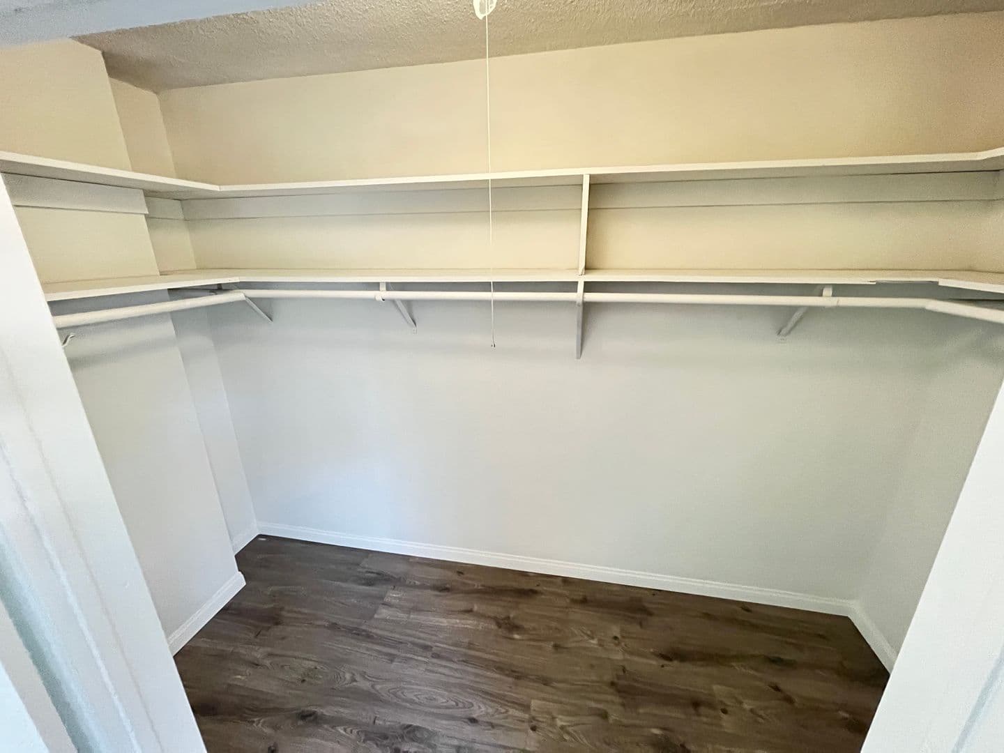 West Hollywood Apartment: 8221 De Longpre Avenue