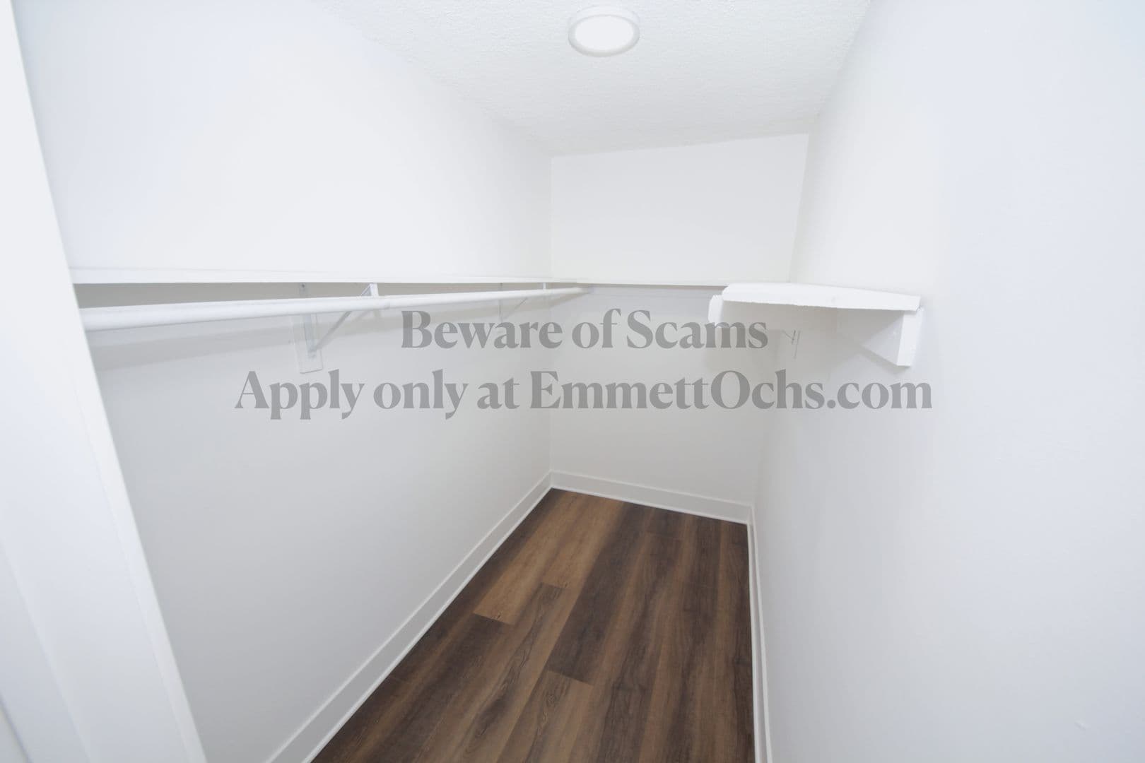 Los Angeles Apartment: 3252 Overland Avenue