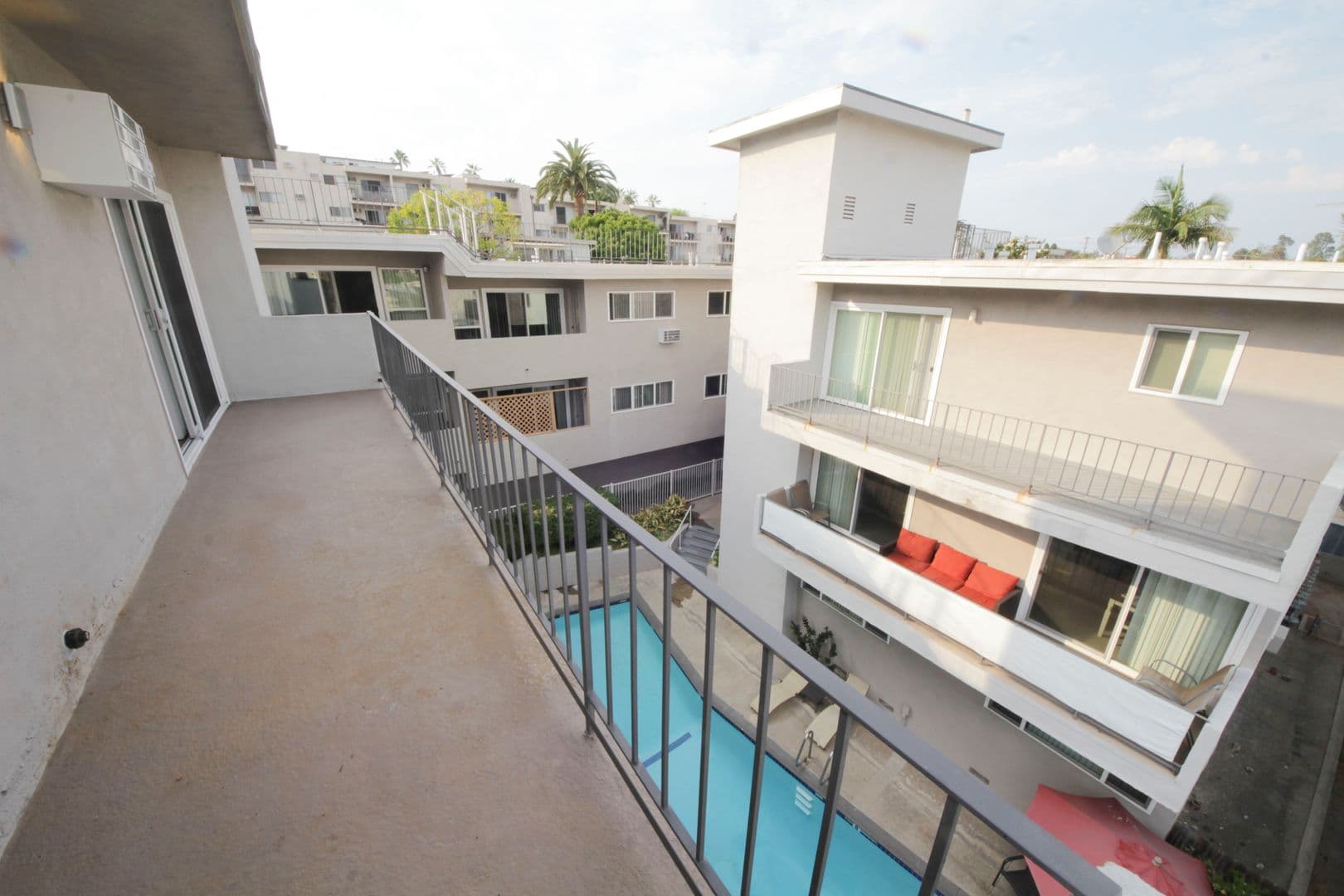 Los Angeles Apartment: 3252 Overland Avenue