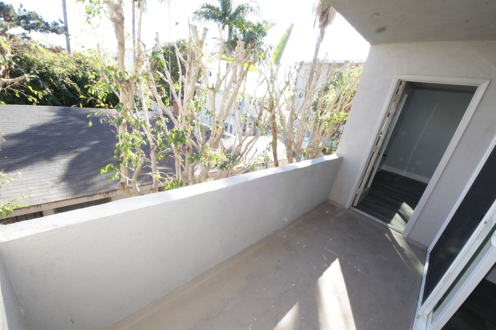 Los Angeles Apartment: 3252 Overland Avenue