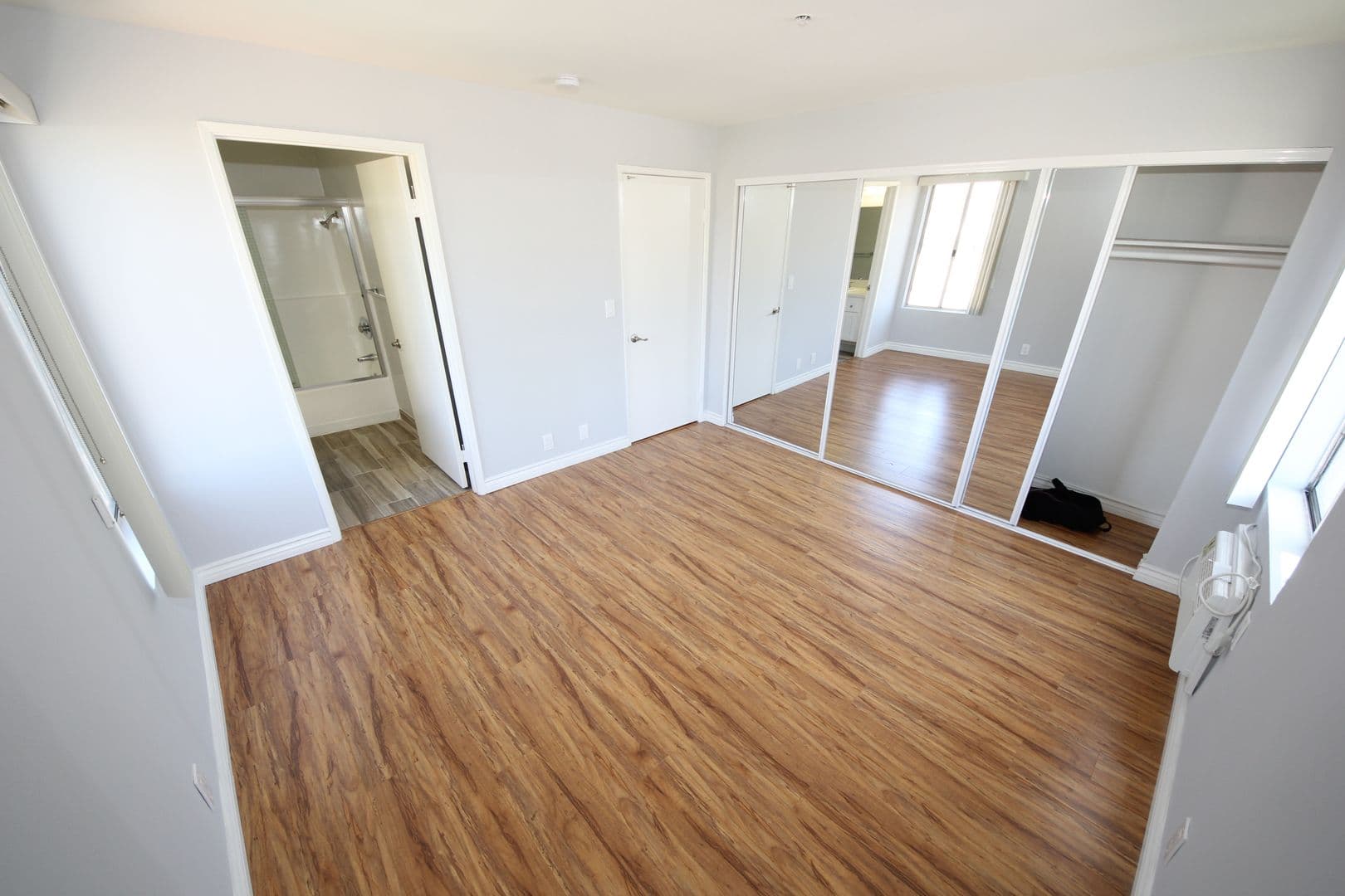 Los Angeles Apartment: 10615 Rose Avenue