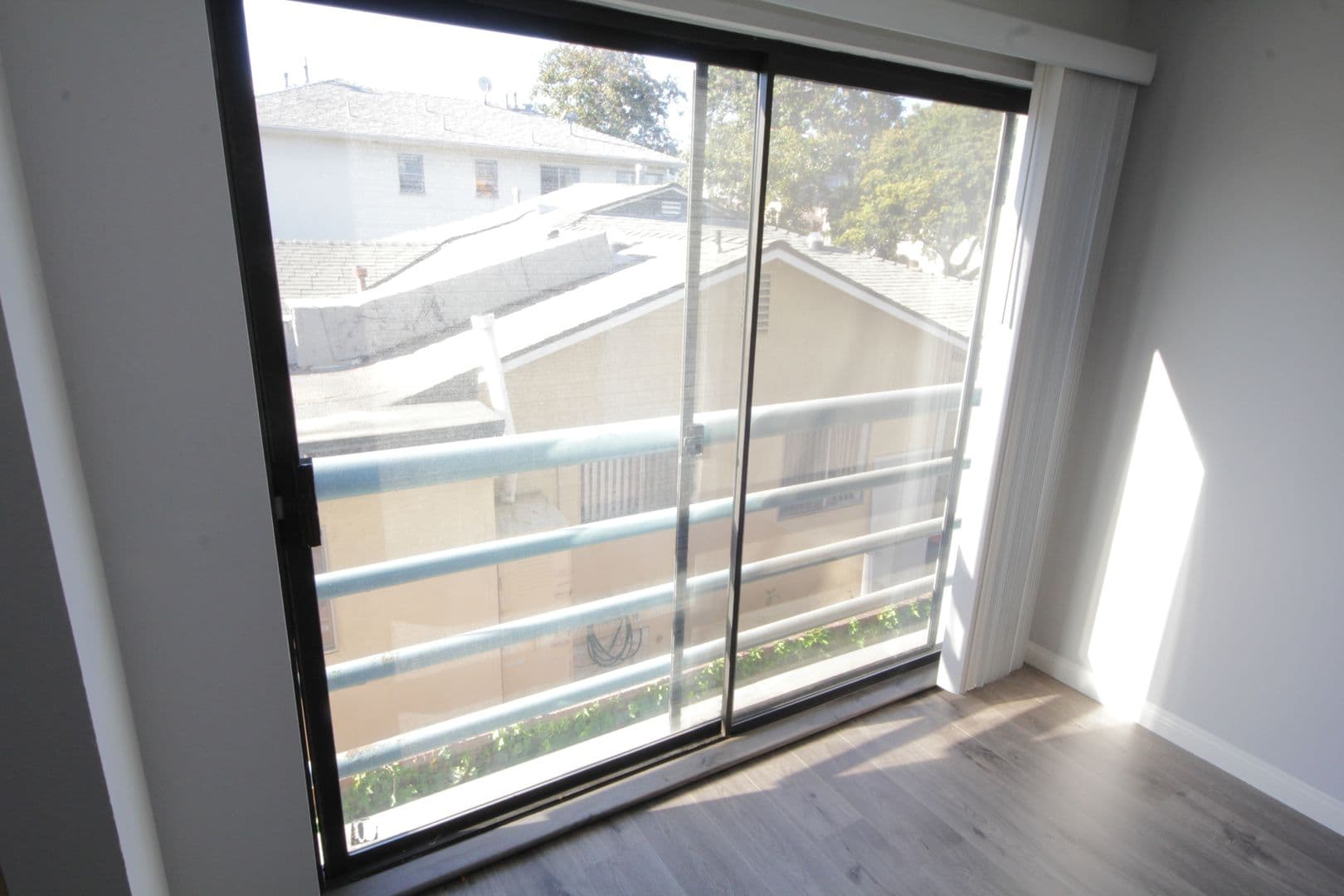 Los Angeles Apartment: 2647 South Barrington Avenue