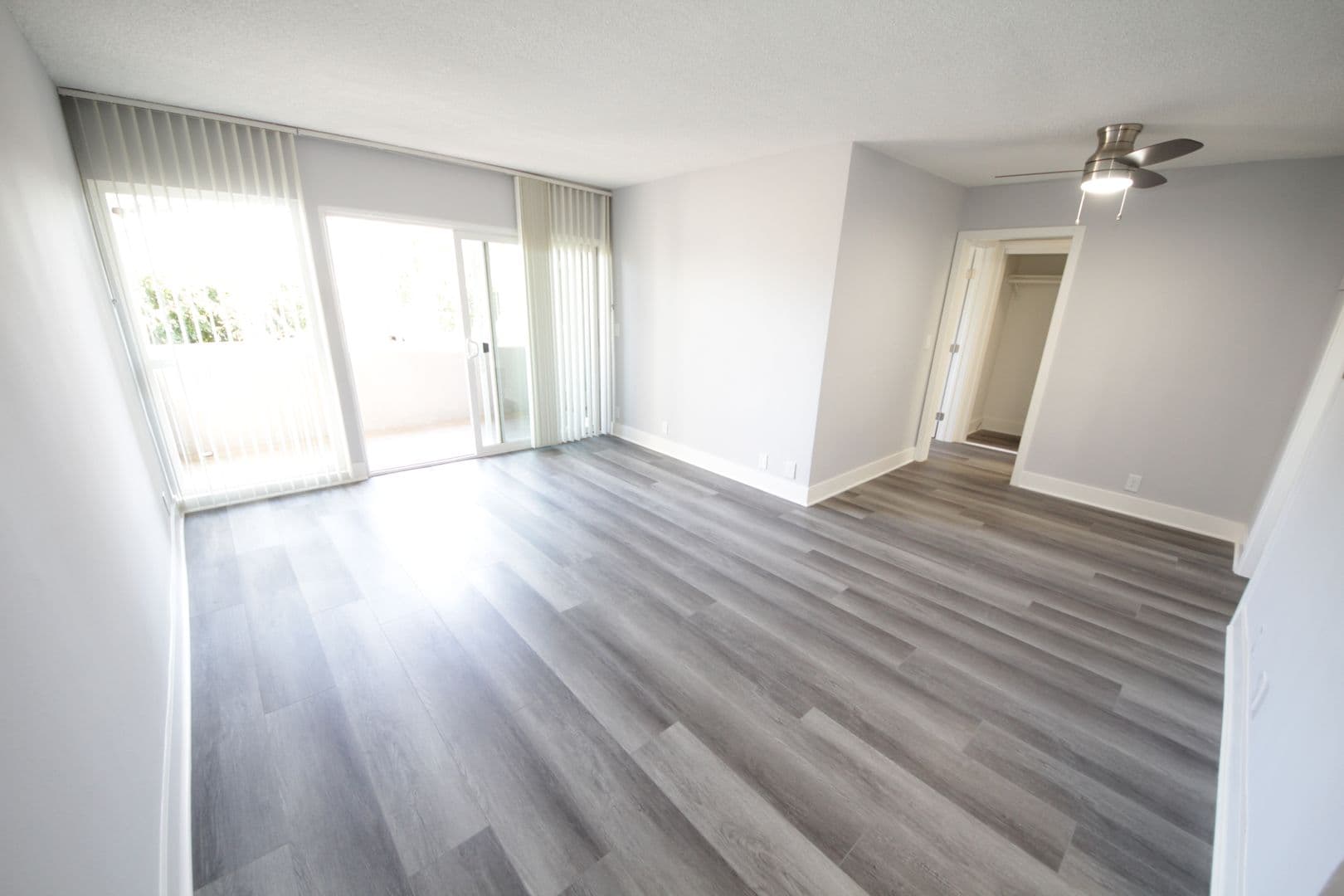 Los Angeles Apartment: 3252 Overland Avenue